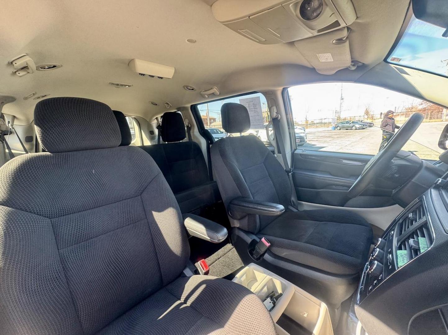 2018 BLACK Dodge Grand Caravan SE (2C4RDGBG6JR) with an 3.6L V6 DOHC 24V engine, 6A transmission, located at 7600 S Western Ave., Chicago, IL, 60620, (773) 918-3980, 0.000000, 0.000000 - Photo#8