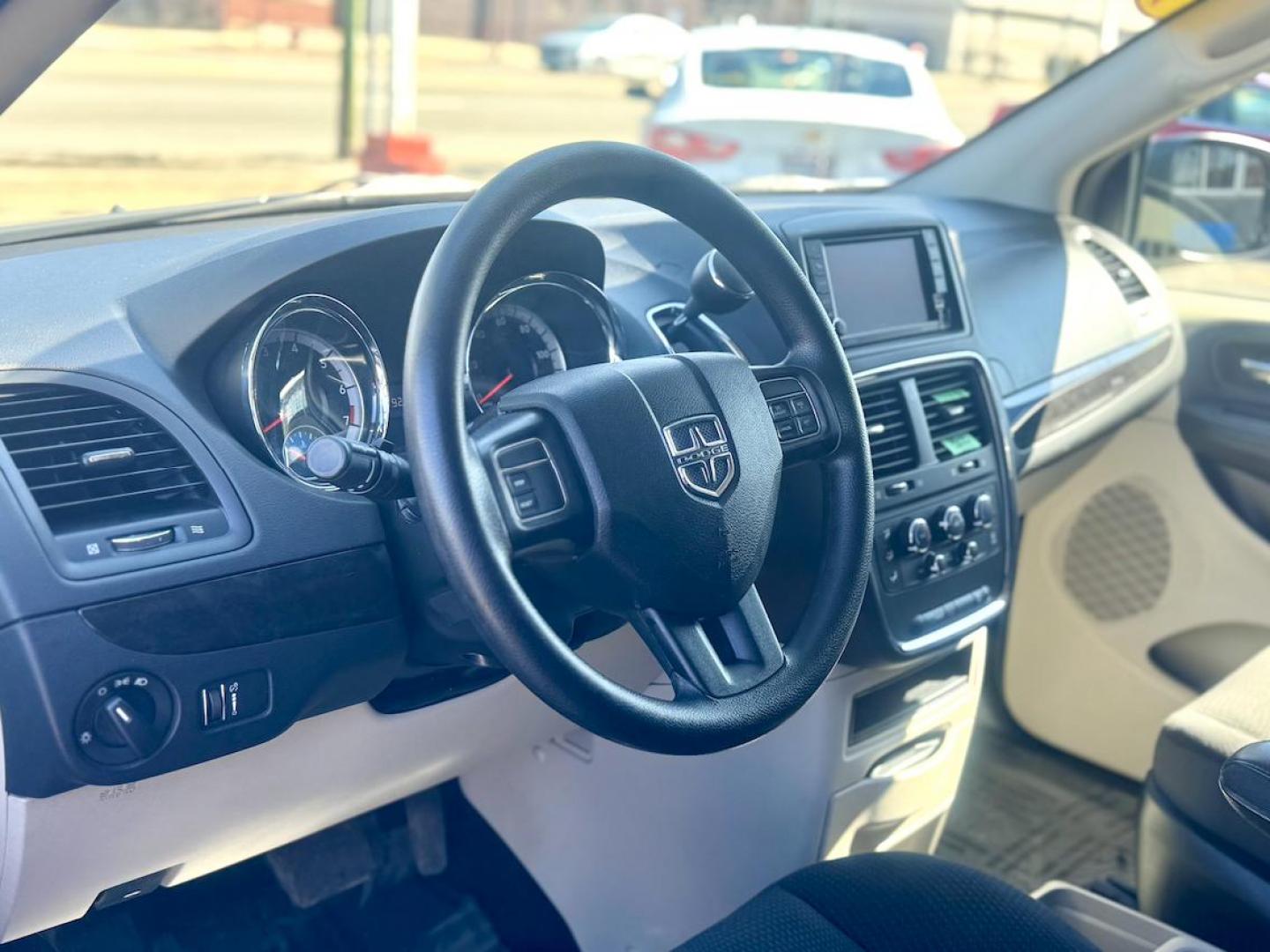 2018 BLACK Dodge Grand Caravan SE (2C4RDGBG6JR) with an 3.6L V6 DOHC 24V engine, 6A transmission, located at 7600 S Western Ave., Chicago, IL, 60620, (773) 918-3980, 0.000000, 0.000000 - Photo#5