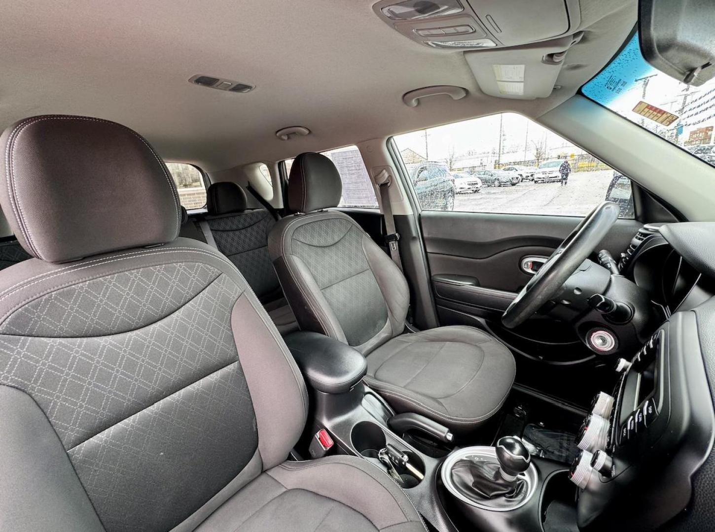 2016 GRAY Kia Soul Base 6A (KNDJN2A22G7) with an 1.6L L4 DOHC 16V engine, 6A transmission, located at 7600 S Western Ave., Chicago, IL, 60620, (773) 918-3980, 0.000000, 0.000000 - Photo#9