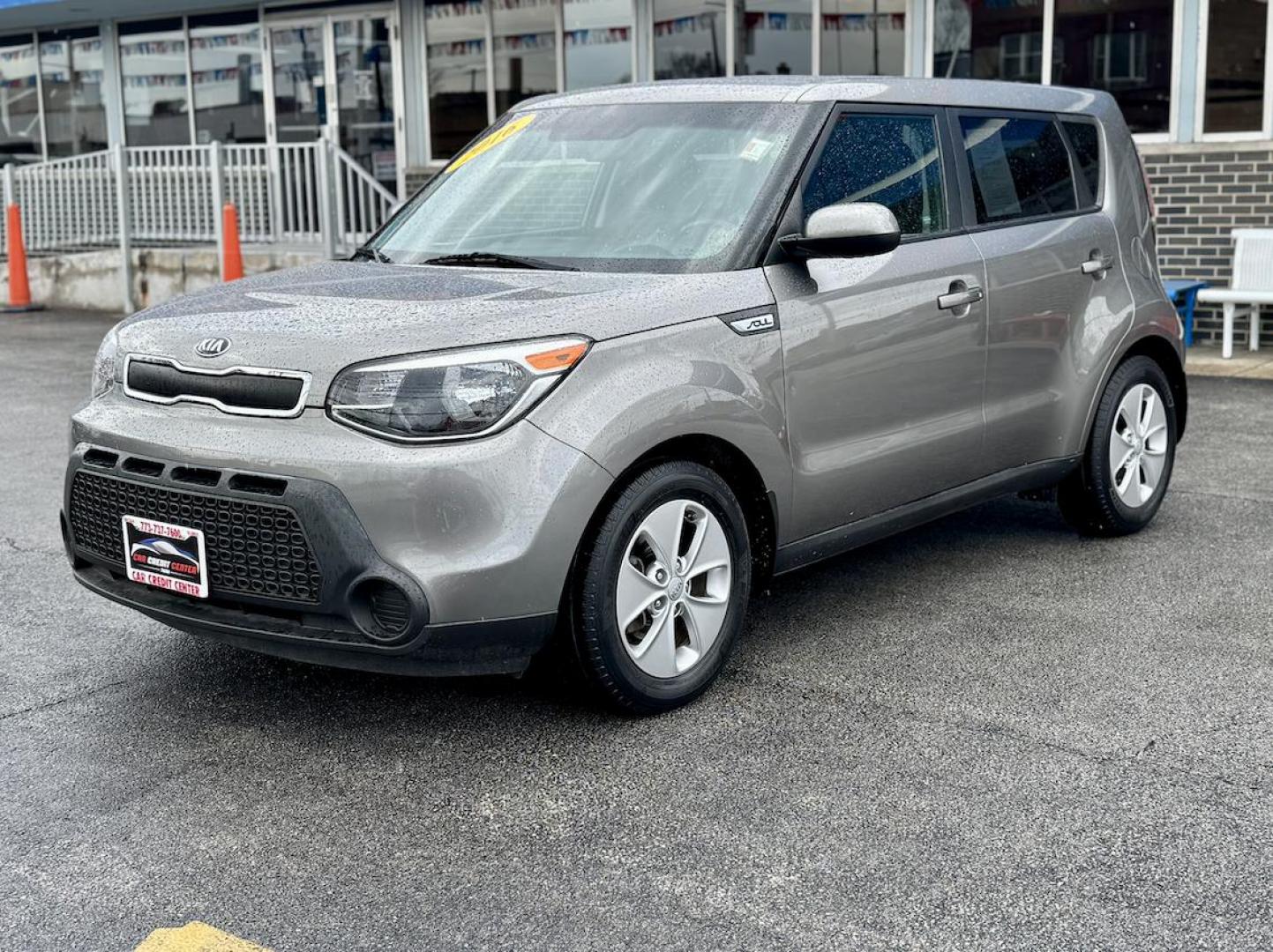 2016 GRAY Kia Soul Base 6A (KNDJN2A22G7) with an 1.6L L4 DOHC 16V engine, 6A transmission, located at 7600 S Western Ave., Chicago, IL, 60620, (773) 918-3980, 0.000000, 0.000000 - Photo#2