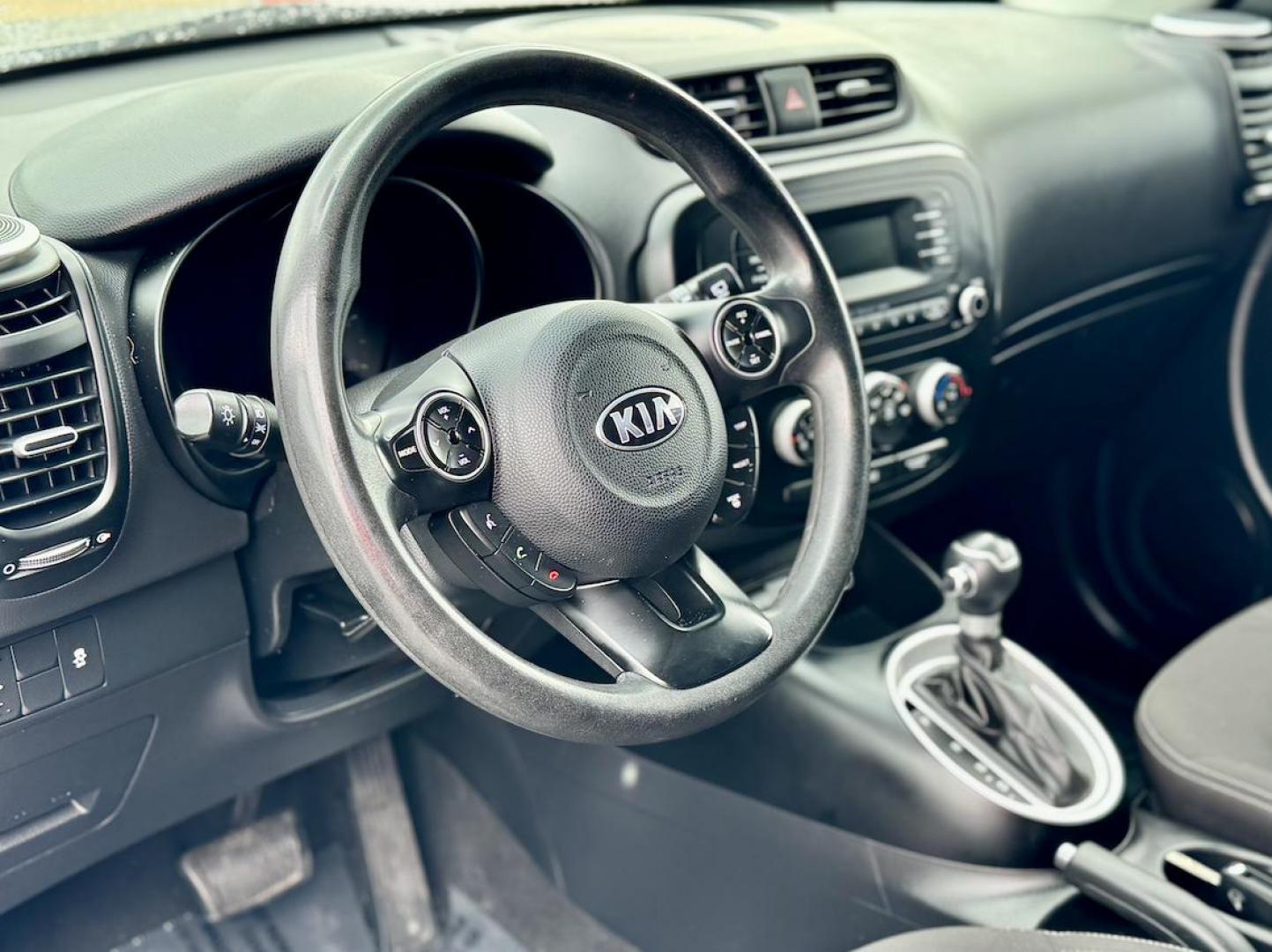 2016 GRAY Kia Soul Base 6A (KNDJN2A22G7) with an 1.6L L4 DOHC 16V engine, 6A transmission, located at 7600 S Western Ave., Chicago, IL, 60620, (773) 918-3980, 0.000000, 0.000000 - Photo#5