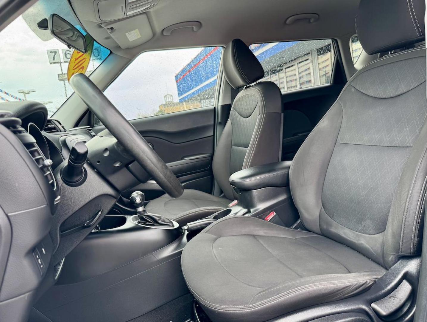 2016 GRAY Kia Soul Base 6A (KNDJN2A22G7) with an 1.6L L4 DOHC 16V engine, 6A transmission, located at 7600 S Western Ave., Chicago, IL, 60620, (773) 918-3980, 0.000000, 0.000000 - Photo#7