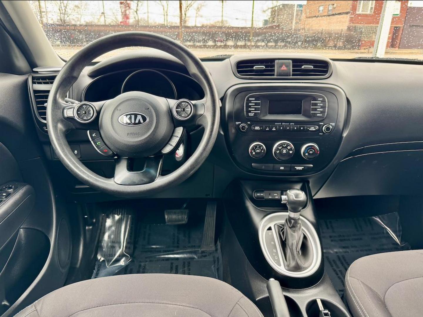 2016 GRAY Kia Soul Base 6A (KNDJN2A22G7) with an 1.6L L4 DOHC 16V engine, 6A transmission, located at 7600 S Western Ave., Chicago, IL, 60620, (773) 918-3980, 0.000000, 0.000000 - Photo#6