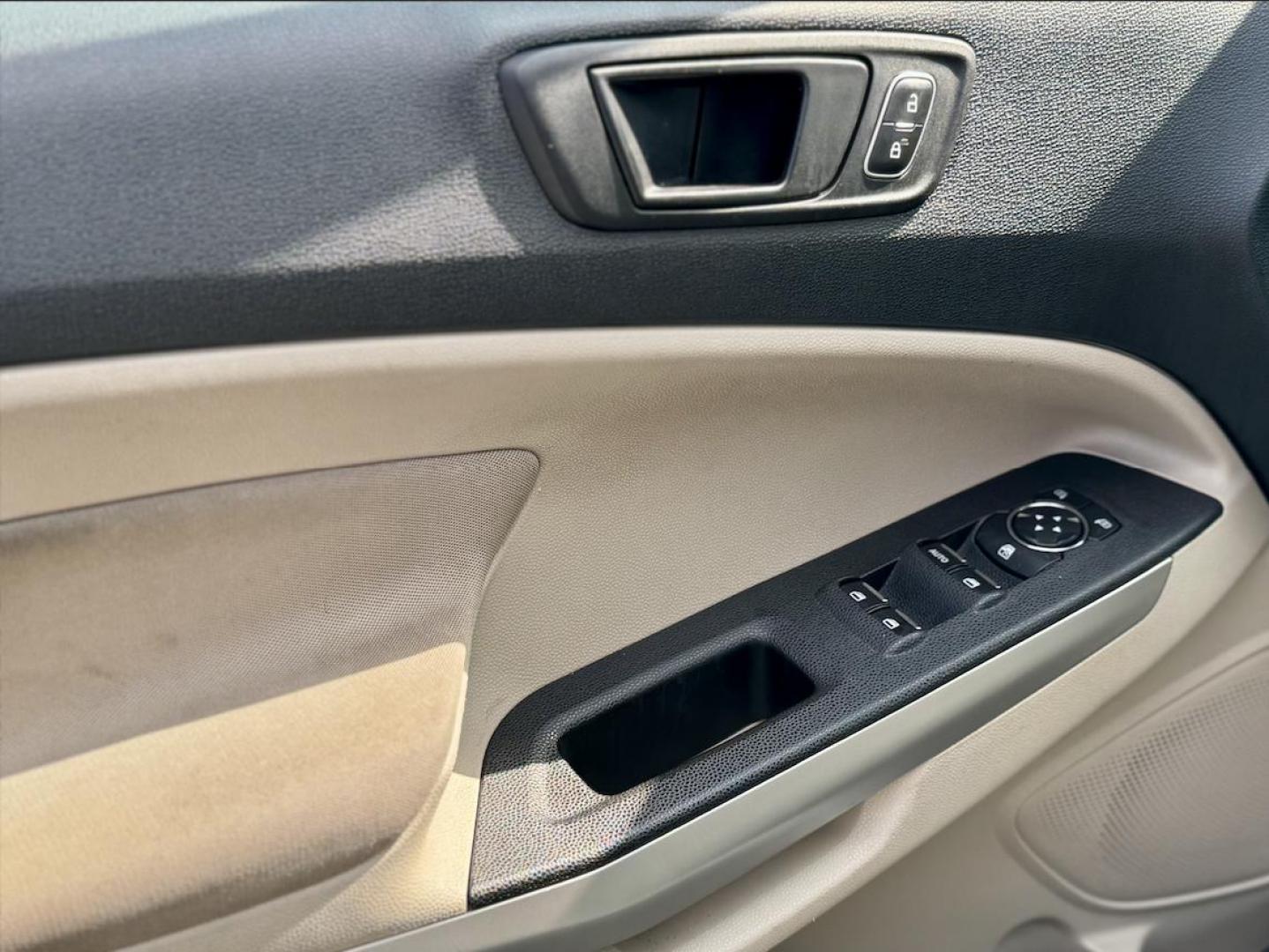 2019 WHITE Ford EcoSport Titanium (MAJ3S2KE6KC) with an 1.0L L3 engine, 6A transmission, located at 7600 S Western Ave., Chicago, IL, 60620, (773) 918-3980, 0.000000, 0.000000 - Photo#10