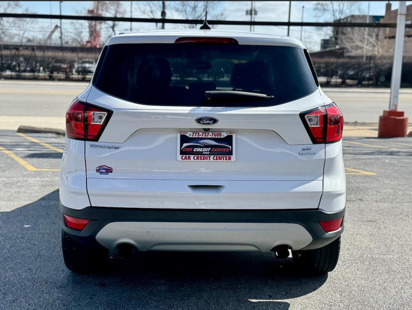 2019 WHITE Ford Escape SE FWD (1FMCU0GD2KU) with an 1.5L L4 DOHC 16V engine, 6A transmission, located at 7600 S Western Ave., Chicago, IL, 60620, (773) 918-3980, 0.000000, 0.000000 - Photo#3