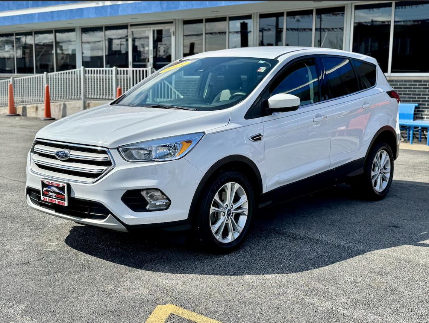 2019 WHITE Ford Escape SE FWD (1FMCU0GD2KU) with an 1.5L L4 DOHC 16V engine, 6A transmission, located at 7600 S Western Ave., Chicago, IL, 60620, (773) 918-3980, 0.000000, 0.000000 - Photo#2