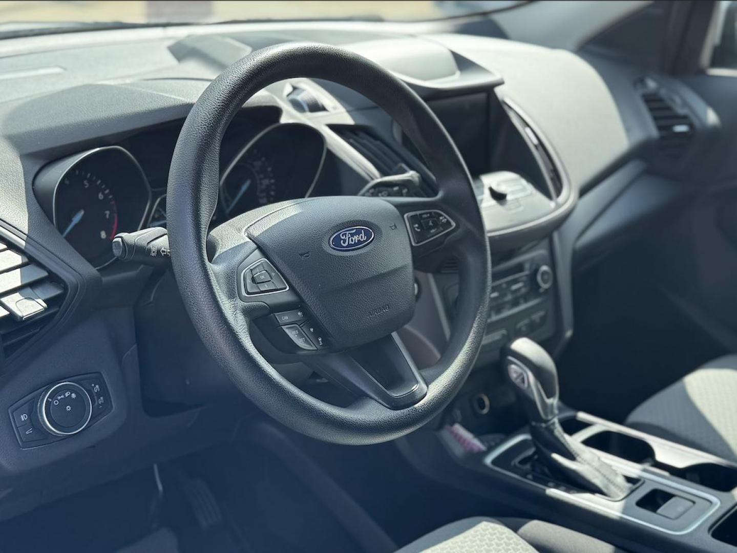 2019 WHITE Ford Escape SE FWD (1FMCU0GD2KU) with an 1.5L L4 DOHC 16V engine, 6A transmission, located at 7600 S Western Ave., Chicago, IL, 60620, (773) 918-3980, 0.000000, 0.000000 - Photo#5