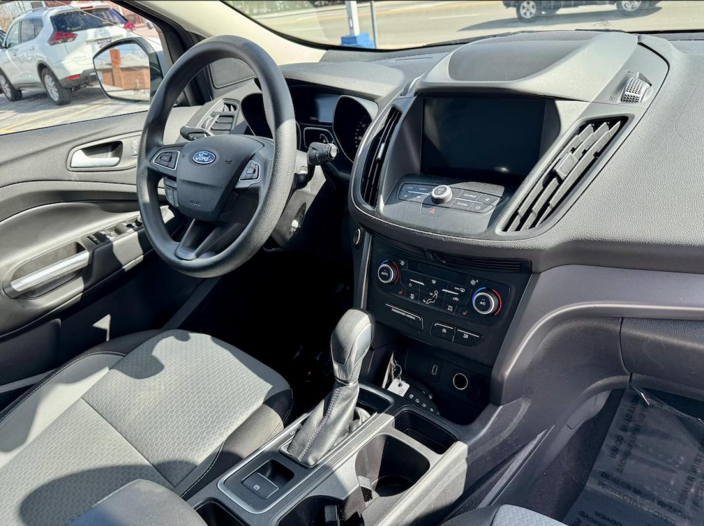 2019 WHITE Ford Escape SE FWD (1FMCU0GD2KU) with an 1.5L L4 DOHC 16V engine, 6A transmission, located at 7600 S Western Ave., Chicago, IL, 60620, (773) 918-3980, 0.000000, 0.000000 - Photo#8