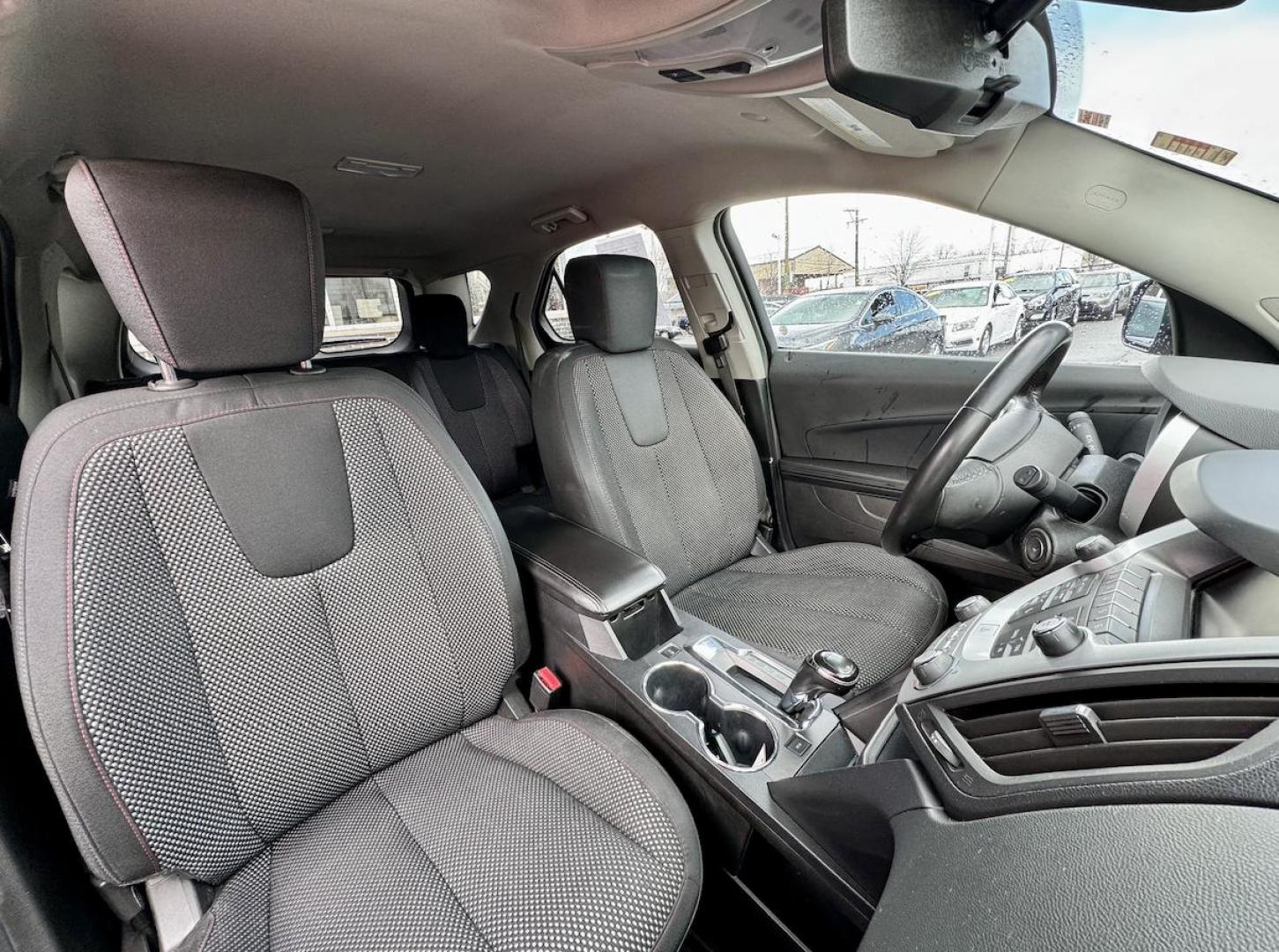 2017 SILVER Chevrolet Equinox LT 2WD (2GNALCEK2H1) with an 2.4L L4 DOHC 16V FFV engine, 6A transmission, located at 7600 S Western Ave., Chicago, IL, 60620, (773) 918-3980, 0.000000, 0.000000 - Photo#9