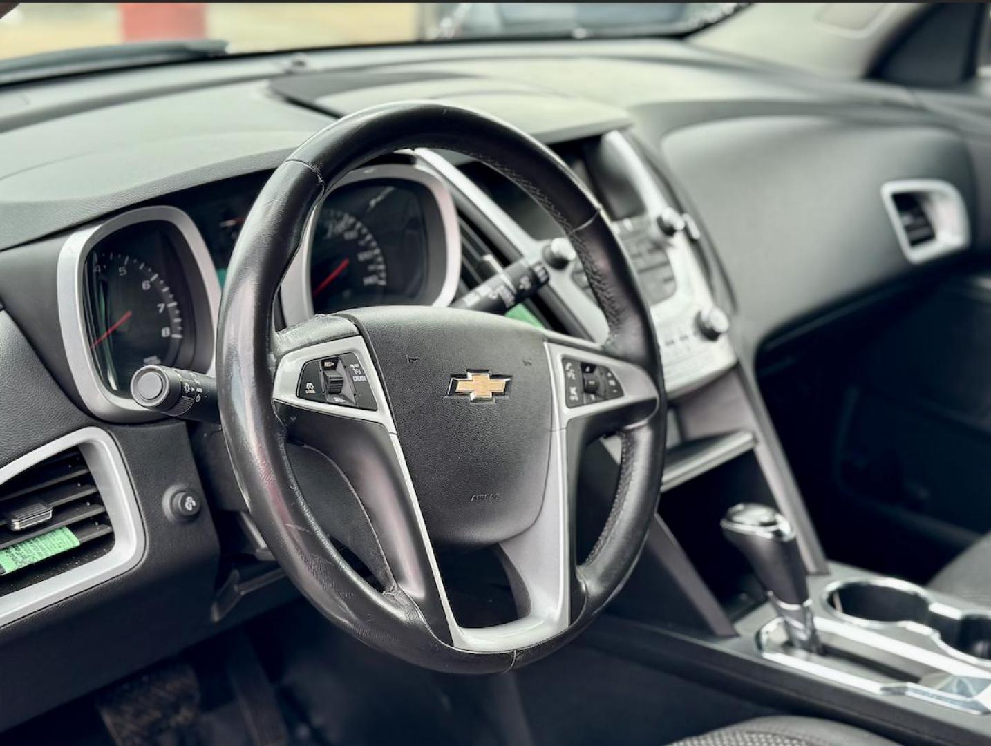 2017 SILVER Chevrolet Equinox LT 2WD (2GNALCEK2H1) with an 2.4L L4 DOHC 16V FFV engine, 6A transmission, located at 7600 S Western Ave., Chicago, IL, 60620, (773) 918-3980, 0.000000, 0.000000 - Photo#5