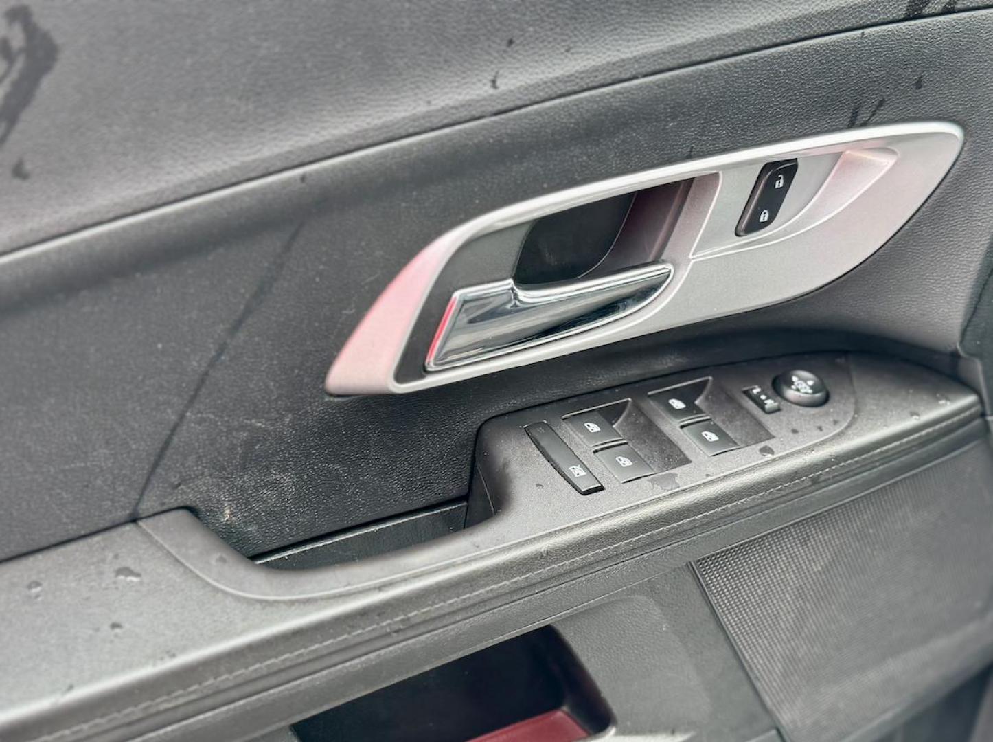 2017 SILVER Chevrolet Equinox LT 2WD (2GNALCEK2H1) with an 2.4L L4 DOHC 16V FFV engine, 6A transmission, located at 7600 S Western Ave., Chicago, IL, 60620, (773) 918-3980, 0.000000, 0.000000 - Photo#11