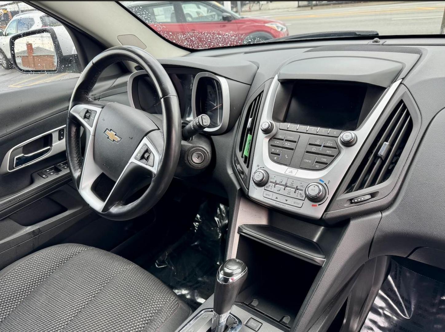 2017 SILVER Chevrolet Equinox LT 2WD (2GNALCEK2H1) with an 2.4L L4 DOHC 16V FFV engine, 6A transmission, located at 7600 S Western Ave., Chicago, IL, 60620, (773) 918-3980, 0.000000, 0.000000 - Photo#8