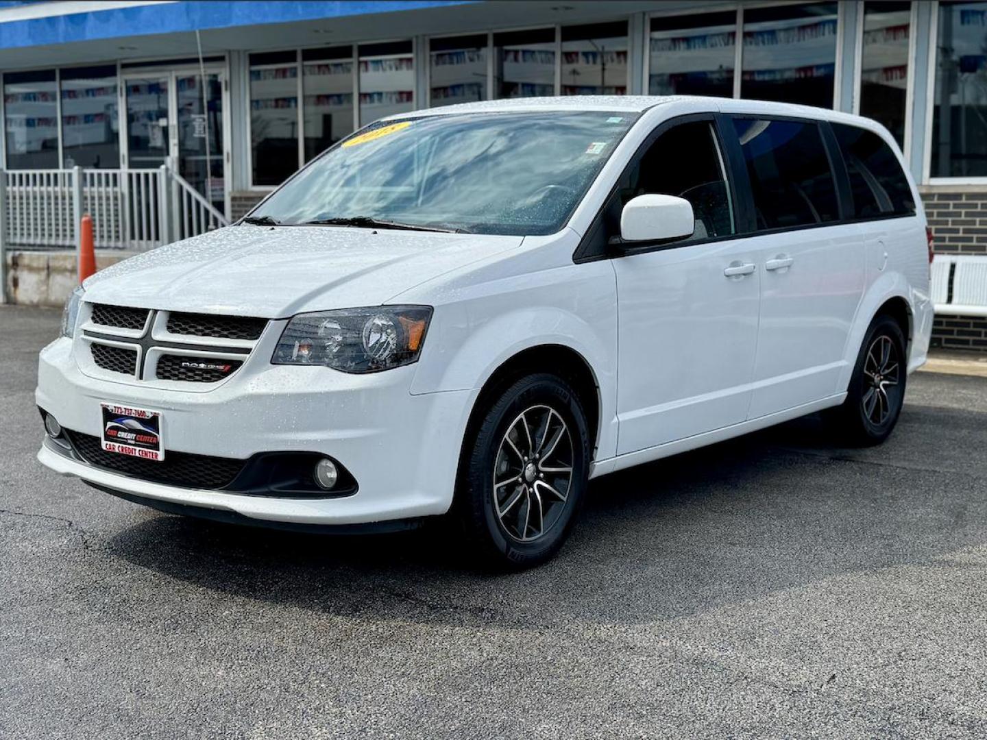 2018 WHITE Dodge Grand Caravan GT (2C4RDGEG0JR) with an 3.6L V6 DOHC 24V engine, 6A transmission, located at 7600 S Western Ave., Chicago, IL, 60620, (773) 918-3980, 0.000000, 0.000000 - Photo#2