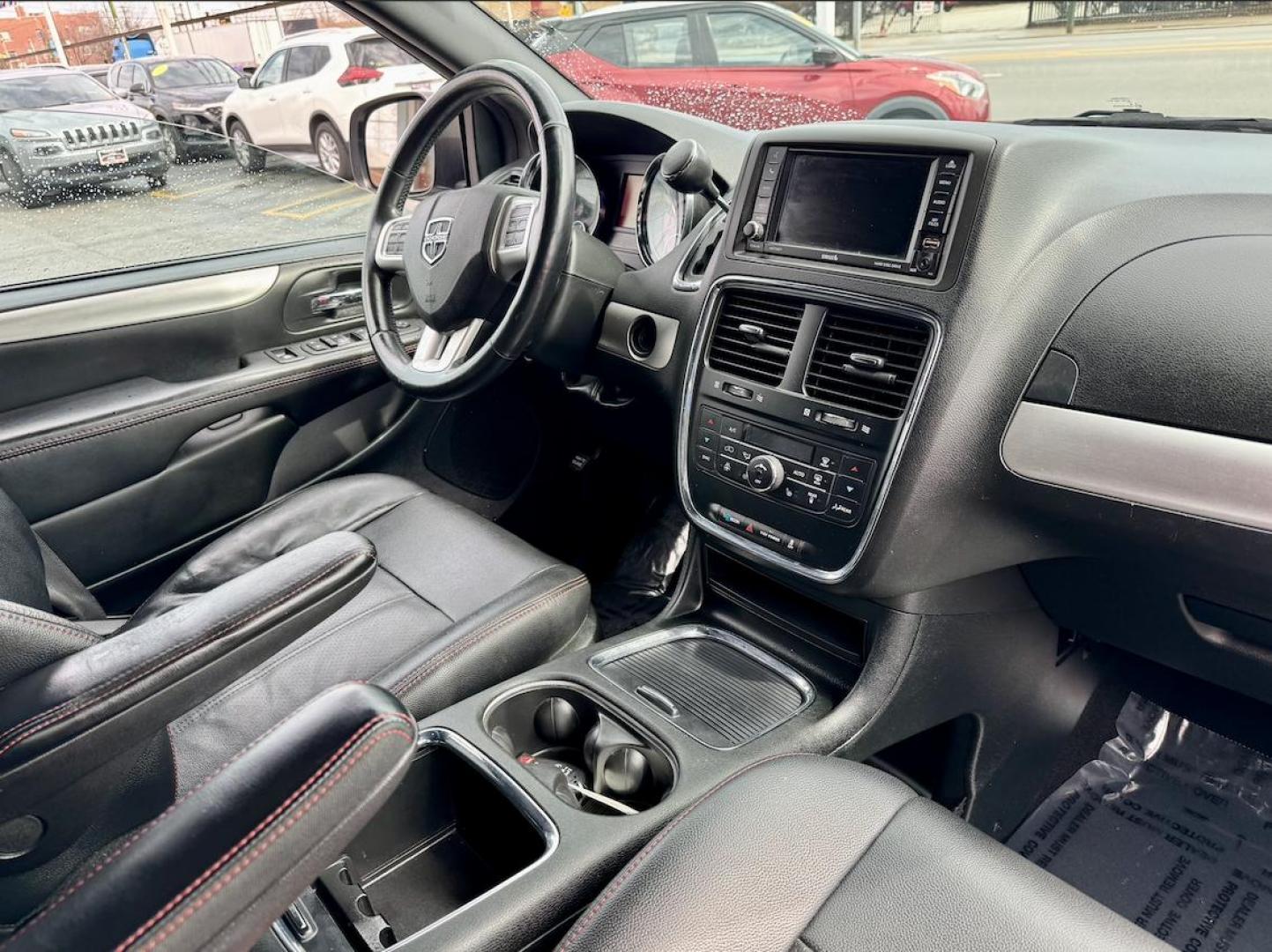 2018 WHITE Dodge Grand Caravan GT (2C4RDGEG0JR) with an 3.6L V6 DOHC 24V engine, 6A transmission, located at 7600 S Western Ave., Chicago, IL, 60620, (773) 918-3980, 0.000000, 0.000000 - Photo#7