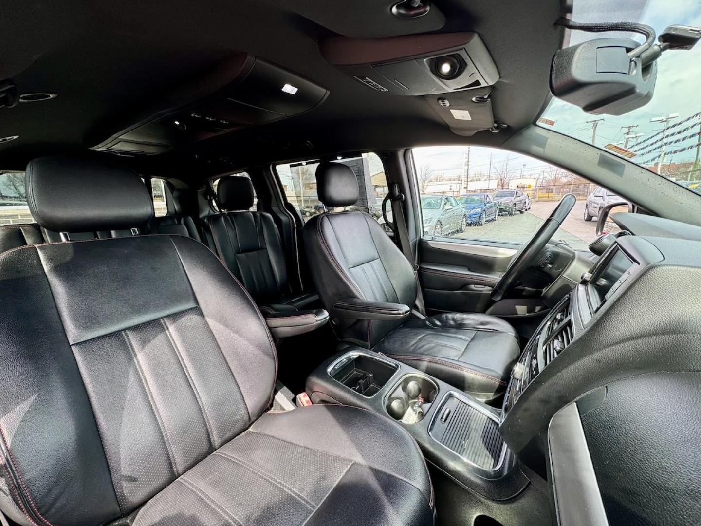 2018 WHITE Dodge Grand Caravan GT (2C4RDGEG0JR) with an 3.6L V6 DOHC 24V engine, 6A transmission, located at 7600 S Western Ave., Chicago, IL, 60620, (773) 918-3980, 0.000000, 0.000000 - Photo#8