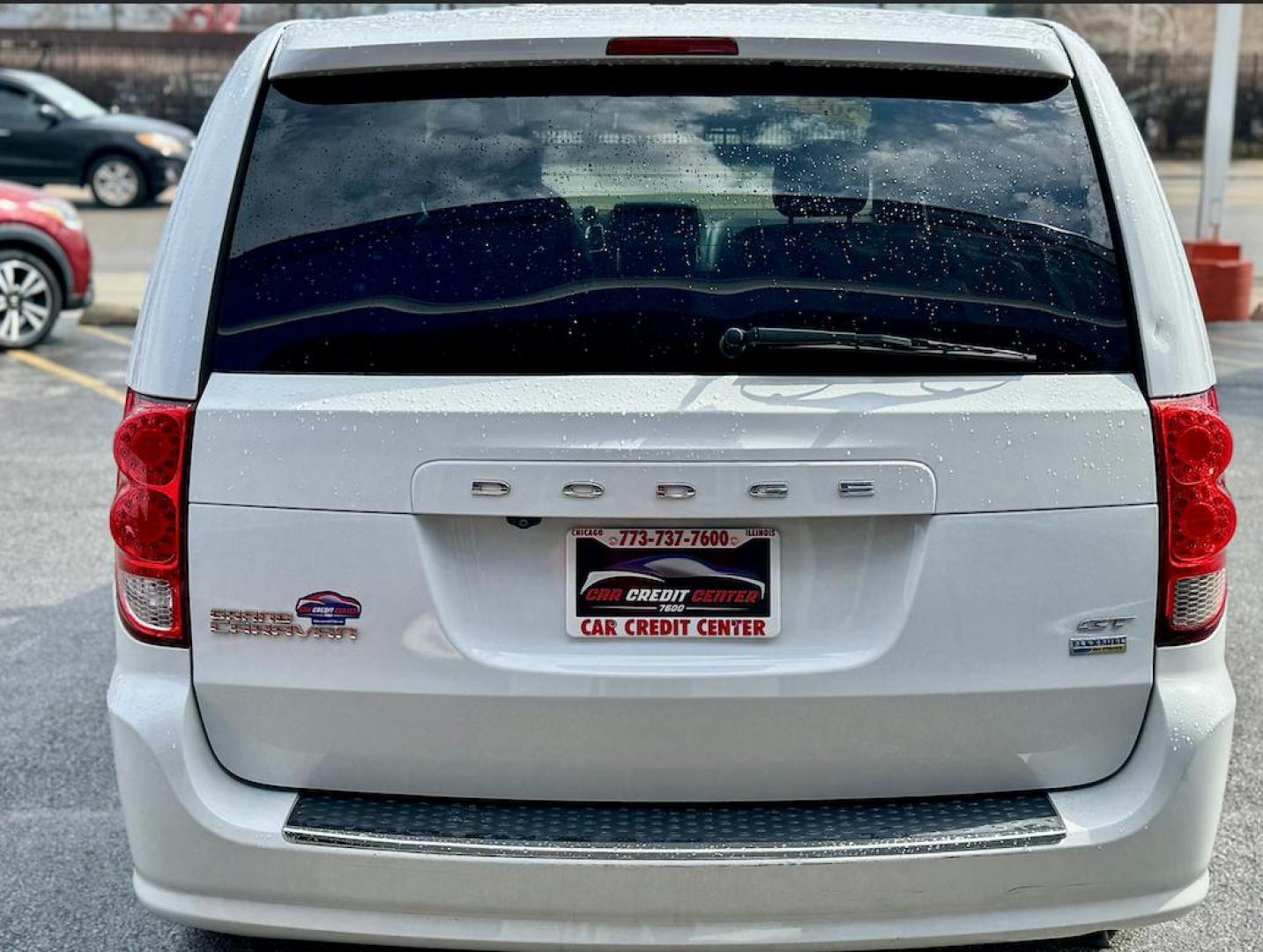 2018 WHITE Dodge Grand Caravan GT (2C4RDGEG0JR) with an 3.6L V6 DOHC 24V engine, 6A transmission, located at 7600 S Western Ave., Chicago, IL, 60620, (773) 918-3980, 0.000000, 0.000000 - Photo#3