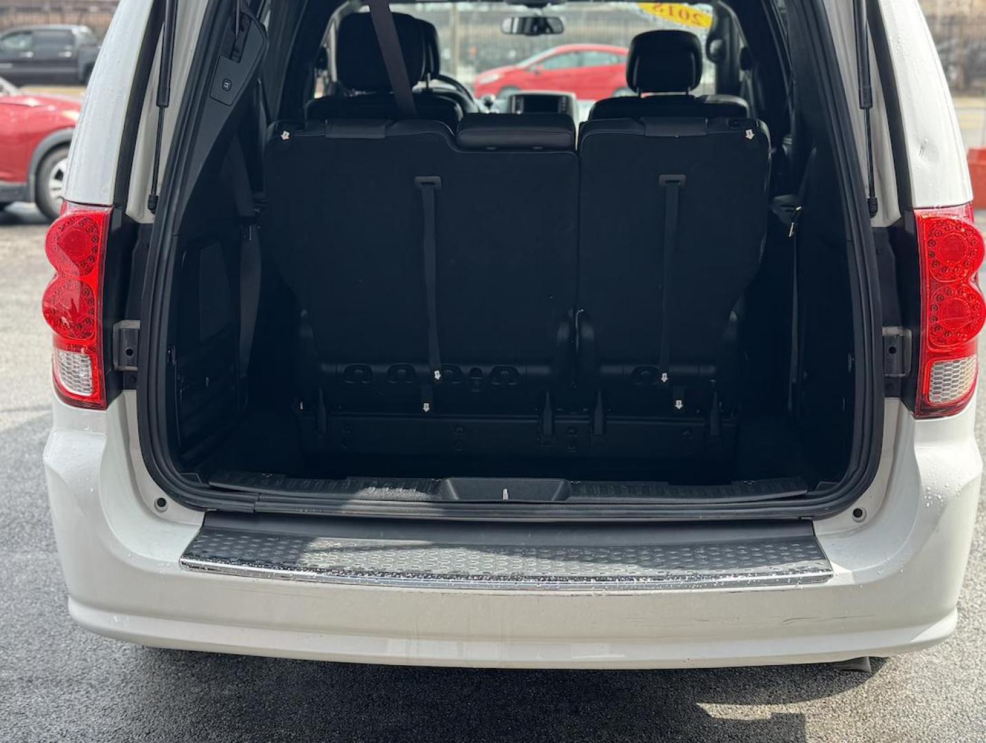 2018 WHITE Dodge Grand Caravan GT (2C4RDGEG0JR) with an 3.6L V6 DOHC 24V engine, 6A transmission, located at 7600 S Western Ave., Chicago, IL, 60620, (773) 918-3980, 0.000000, 0.000000 - Photo#4