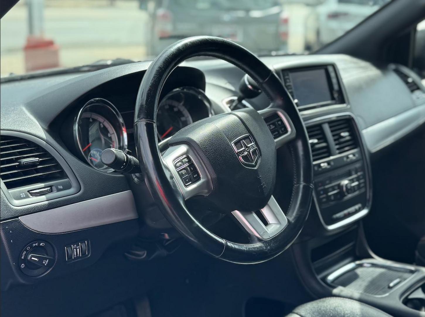 2018 WHITE Dodge Grand Caravan GT (2C4RDGEG0JR) with an 3.6L V6 DOHC 24V engine, 6A transmission, located at 7600 S Western Ave., Chicago, IL, 60620, (773) 918-3980, 0.000000, 0.000000 - Photo#5