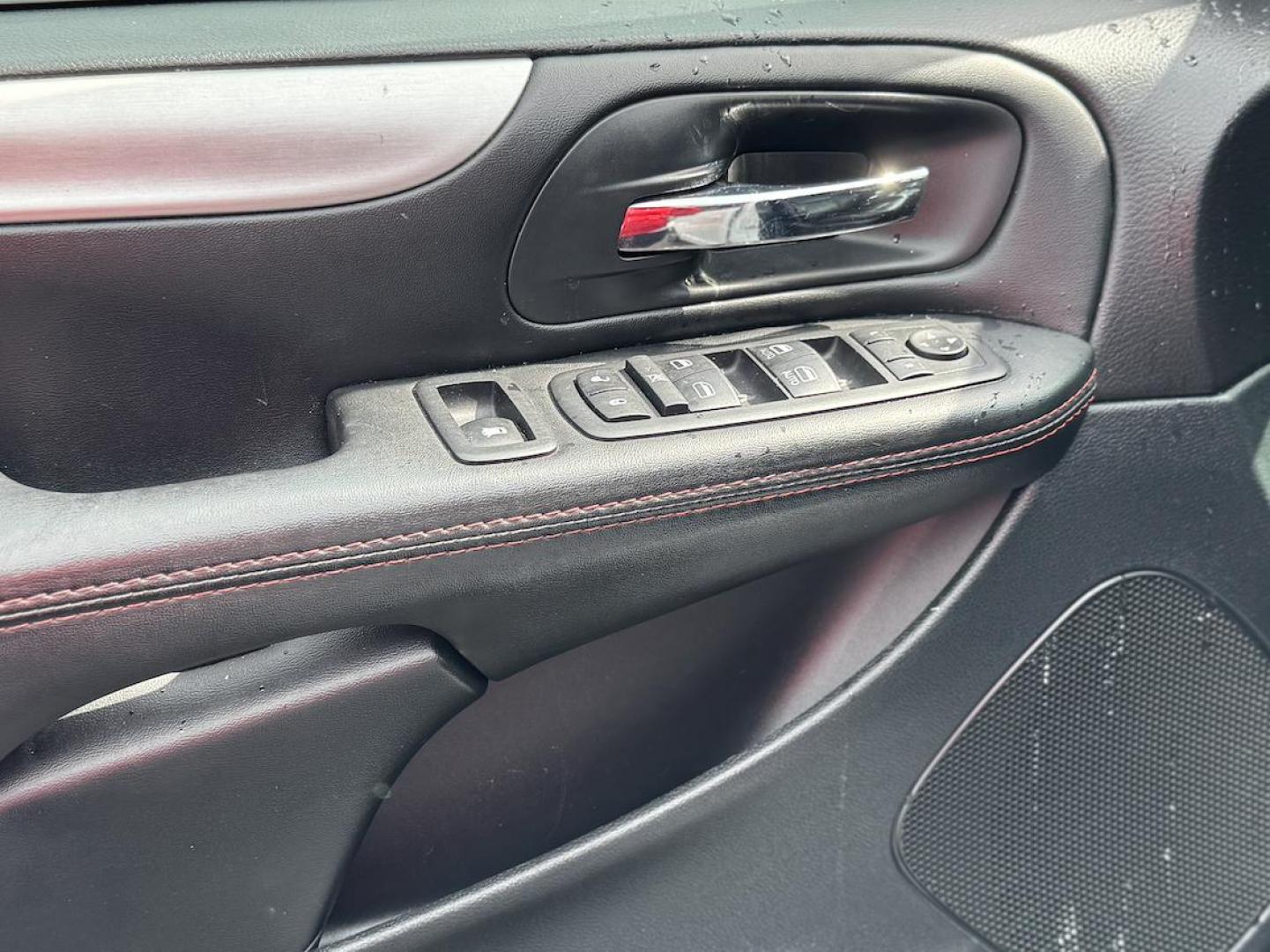 2018 WHITE Dodge Grand Caravan GT (2C4RDGEG0JR) with an 3.6L V6 DOHC 24V engine, 6A transmission, located at 7600 S Western Ave., Chicago, IL, 60620, (773) 918-3980, 0.000000, 0.000000 - Photo#12