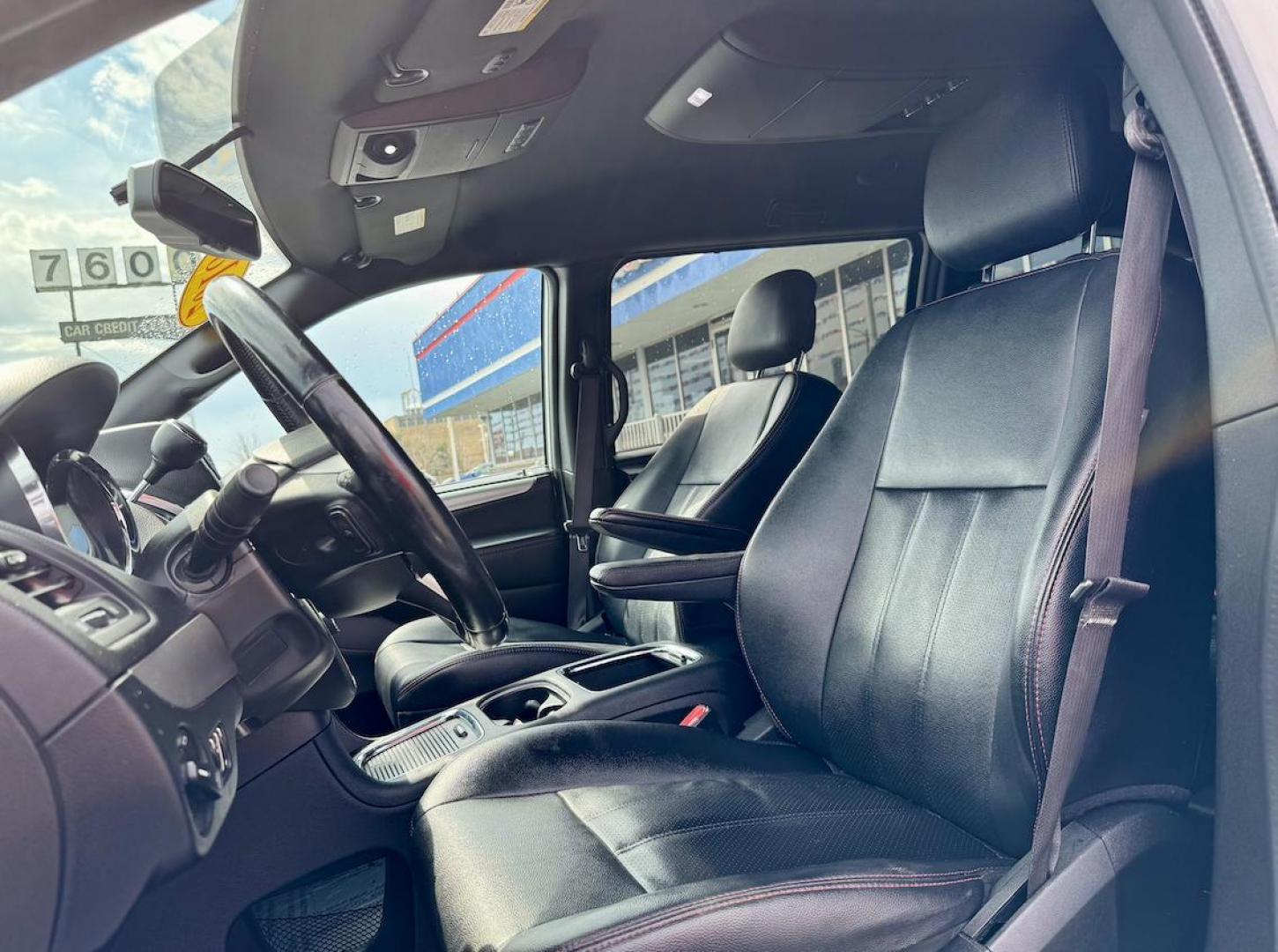 2018 WHITE Dodge Grand Caravan GT (2C4RDGEG0JR) with an 3.6L V6 DOHC 24V engine, 6A transmission, located at 7600 S Western Ave., Chicago, IL, 60620, (773) 918-3980, 0.000000, 0.000000 - Photo#6