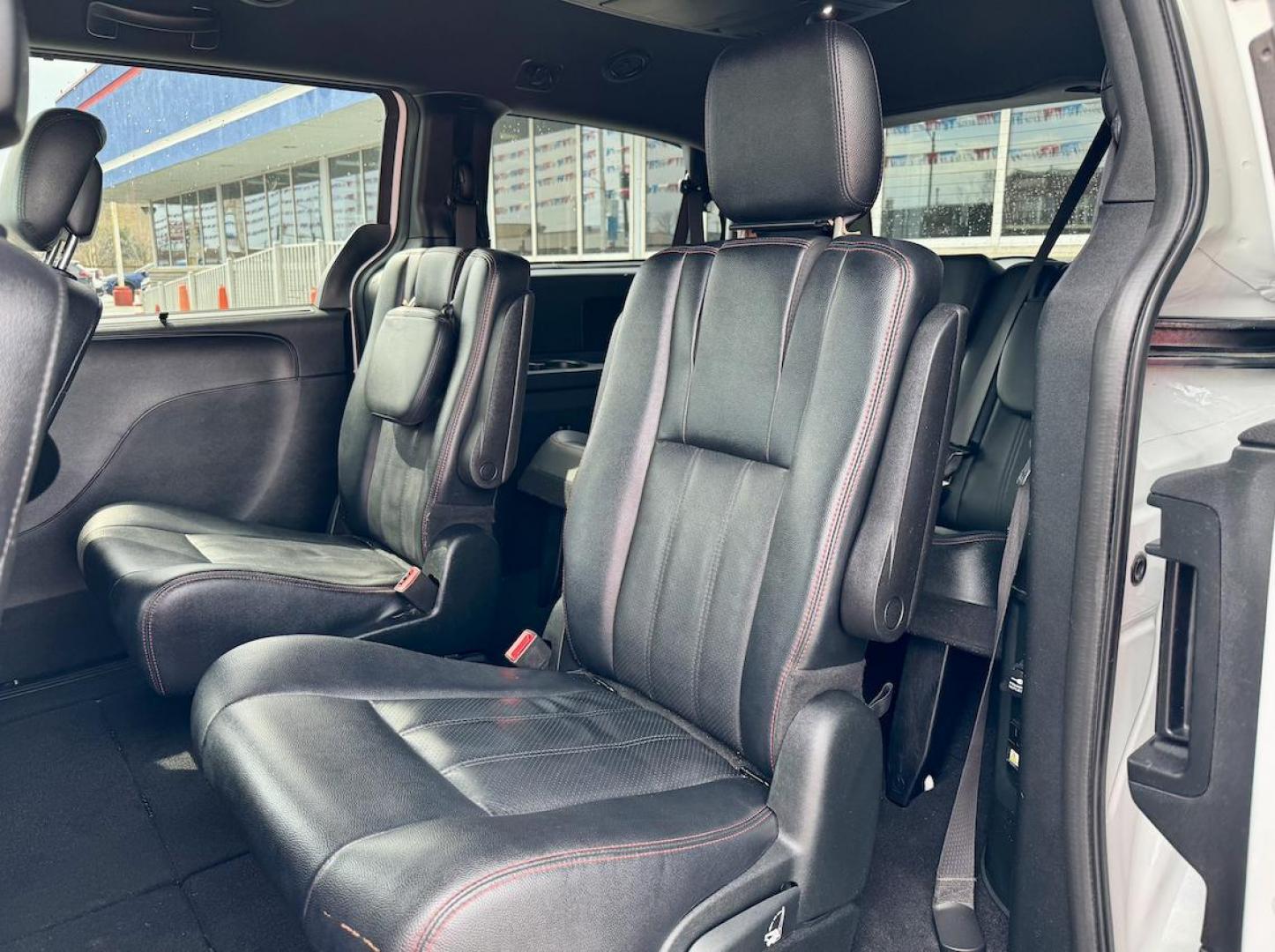2018 WHITE Dodge Grand Caravan GT (2C4RDGEG0JR) with an 3.6L V6 DOHC 24V engine, 6A transmission, located at 7600 S Western Ave., Chicago, IL, 60620, (773) 918-3980, 0.000000, 0.000000 - Photo#9