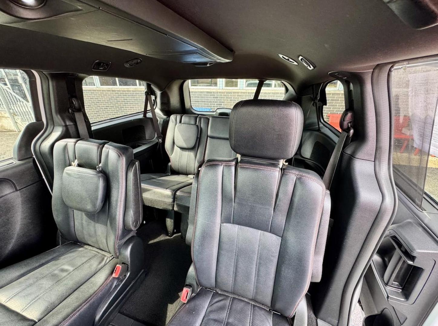 2018 WHITE Dodge Grand Caravan GT (2C4RDGEG0JR) with an 3.6L V6 DOHC 24V engine, 6A transmission, located at 7600 S Western Ave., Chicago, IL, 60620, (773) 918-3980, 0.000000, 0.000000 - Photo#10