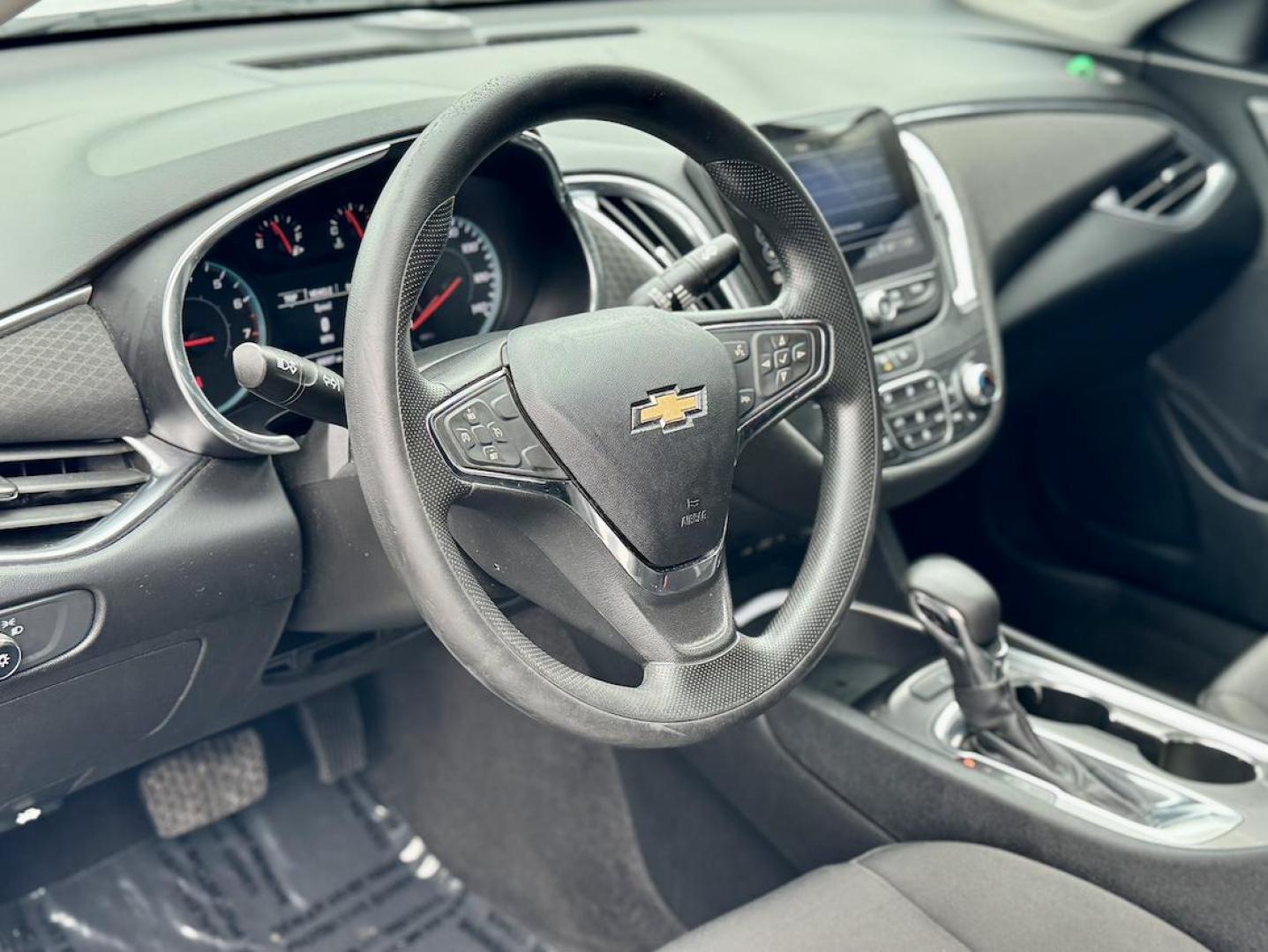 2021 WHITE Chevrolet Malibu LT (1G1ZD5ST5MF) with an 1.5L L4 DOHC 16V engine, 6A transmission, located at 7600 S Western Ave., Chicago, IL, 60620, (773) 918-3980, 0.000000, 0.000000 - Photo#6