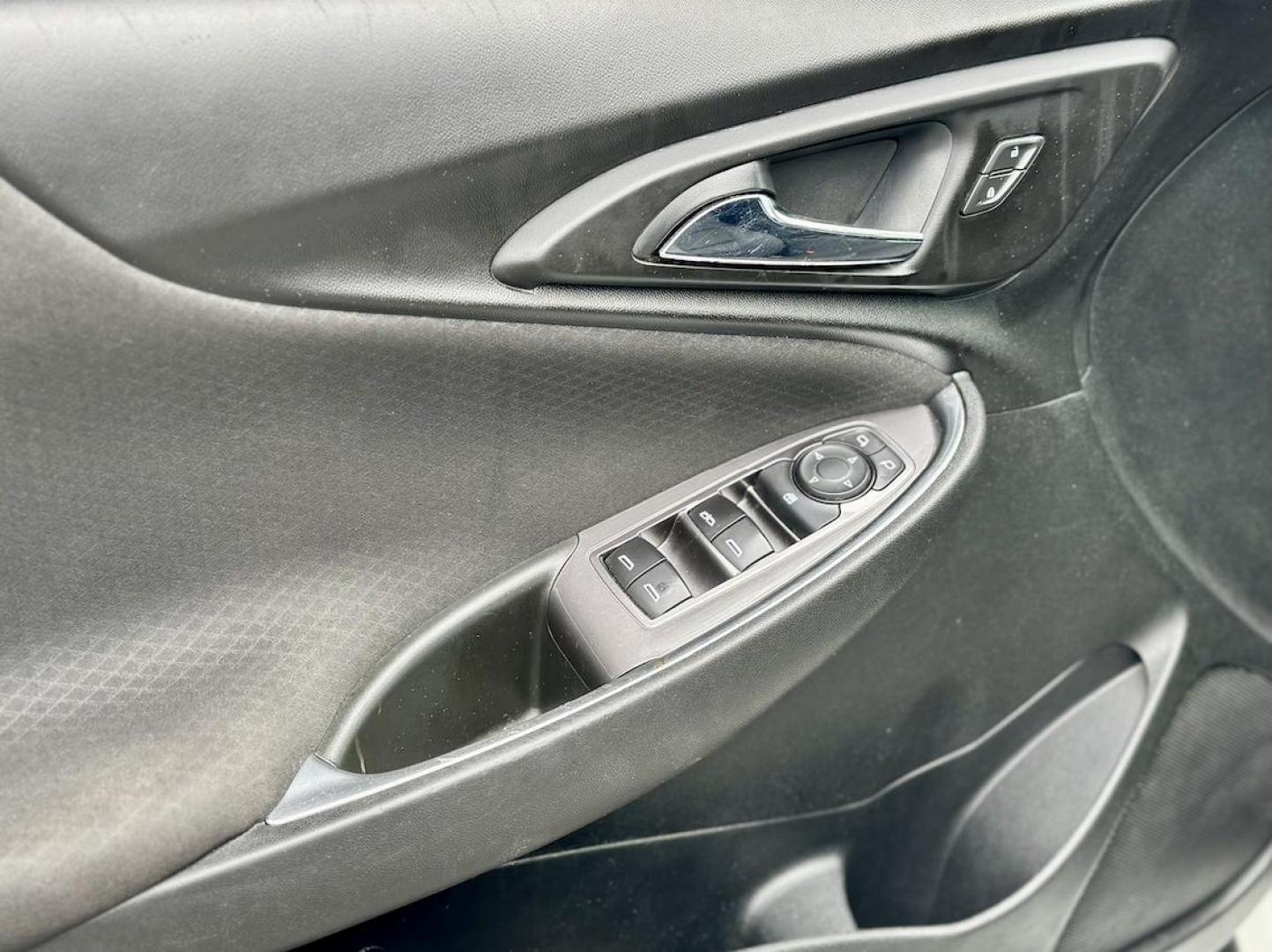 2021 WHITE Chevrolet Malibu LT (1G1ZD5ST5MF) with an 1.5L L4 DOHC 16V engine, 6A transmission, located at 7600 S Western Ave., Chicago, IL, 60620, (773) 918-3980, 0.000000, 0.000000 - Photo#12