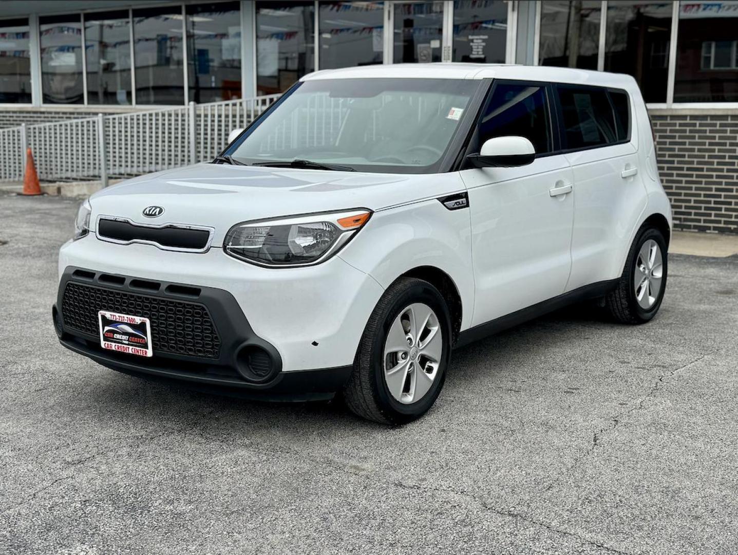 2016 WHITE Kia Soul Base 6A (KNDJN2A26G7) with an 1.6L L4 DOHC 16V engine, 6A transmission, located at 7600 S Western Ave., Chicago, IL, 60620, (773) 918-3980, 0.000000, 0.000000 - Photo#2