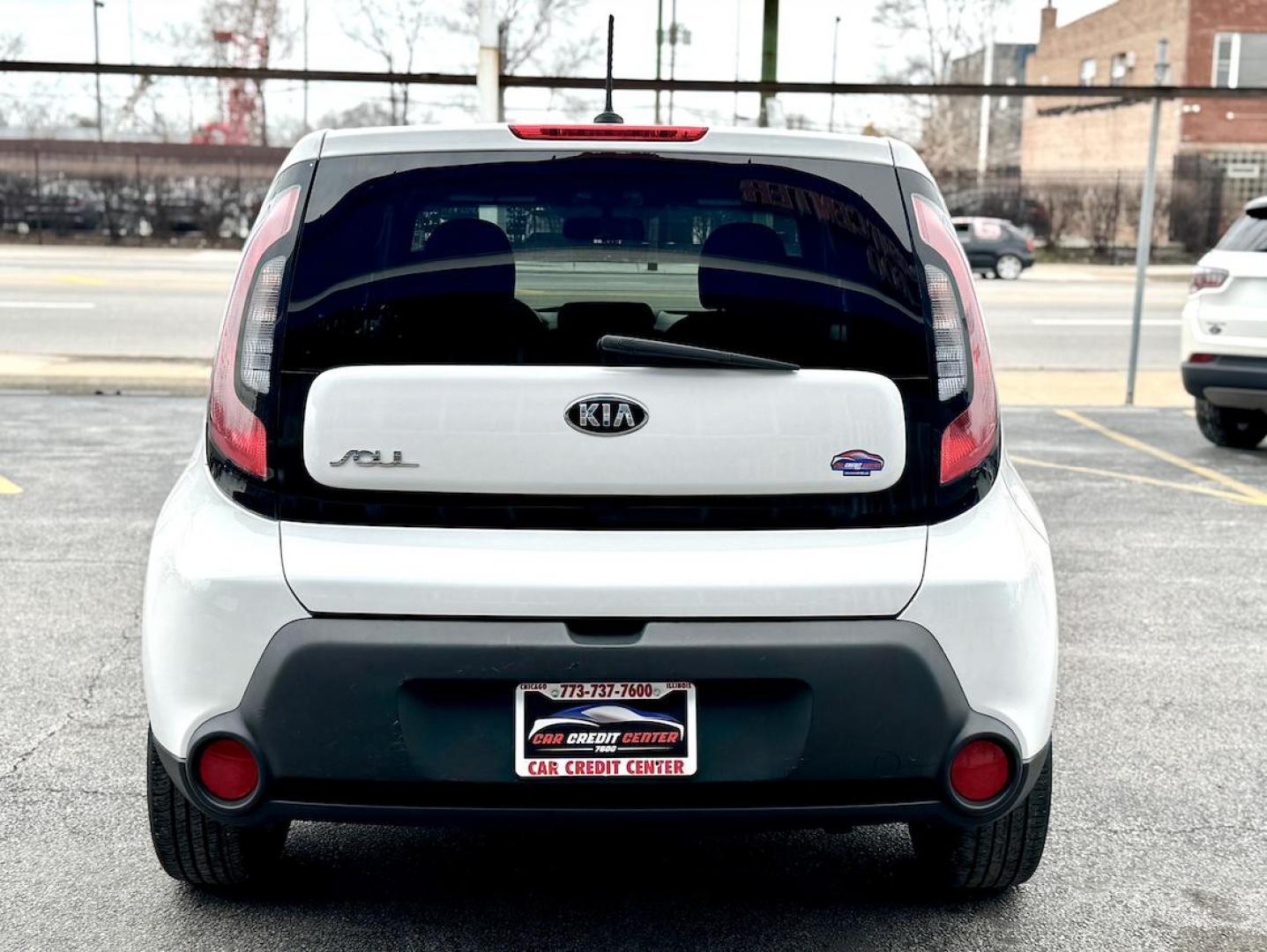 2016 WHITE Kia Soul Base 6A (KNDJN2A26G7) with an 1.6L L4 DOHC 16V engine, 6A transmission, located at 7600 S Western Ave., Chicago, IL, 60620, (773) 918-3980, 0.000000, 0.000000 - Photo#3