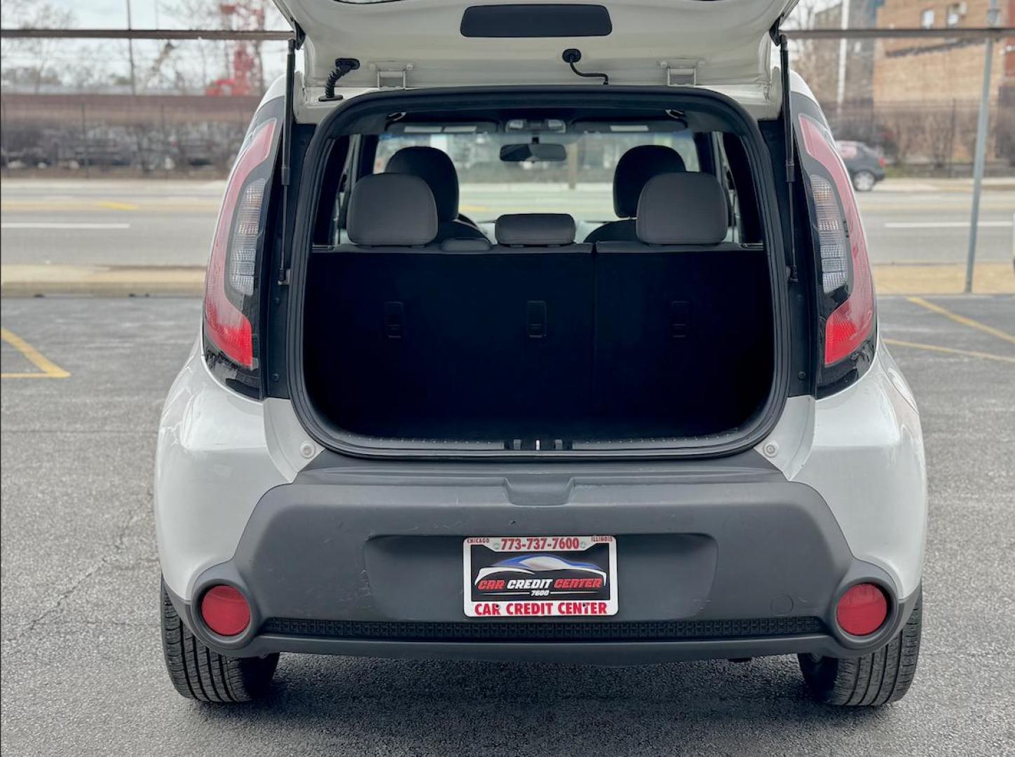 2016 WHITE Kia Soul Base 6A (KNDJN2A26G7) with an 1.6L L4 DOHC 16V engine, 6A transmission, located at 7600 S Western Ave., Chicago, IL, 60620, (773) 918-3980, 0.000000, 0.000000 - Photo#4