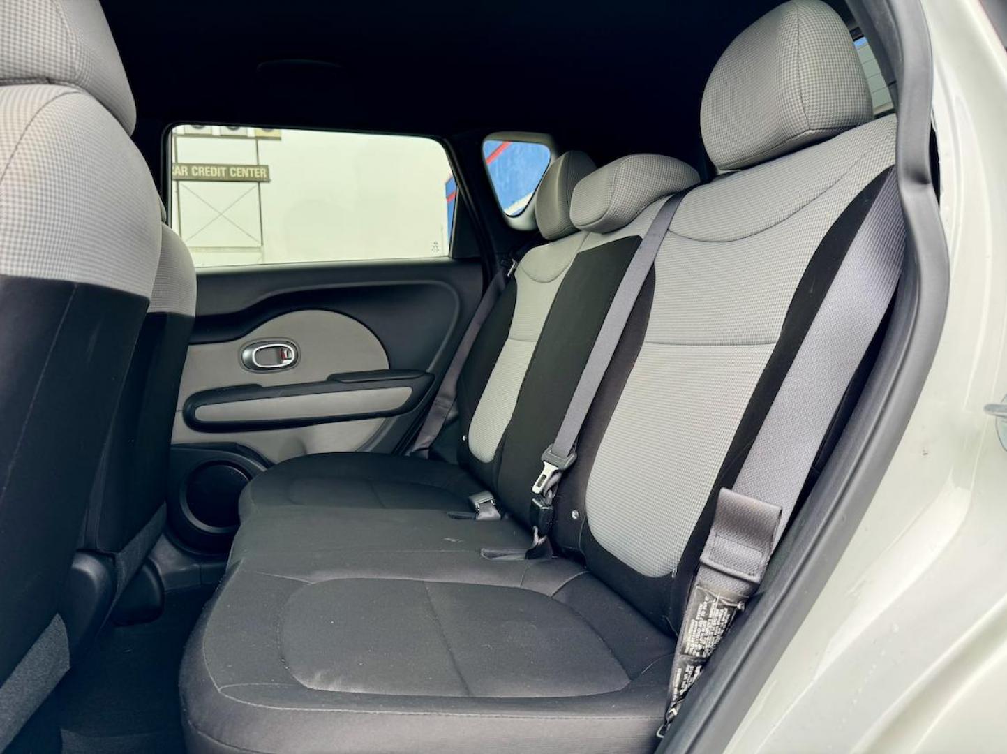 2016 WHITE Kia Soul Base 6A (KNDJN2A26G7) with an 1.6L L4 DOHC 16V engine, 6A transmission, located at 7600 S Western Ave., Chicago, IL, 60620, (773) 918-3980, 0.000000, 0.000000 - Photo#10