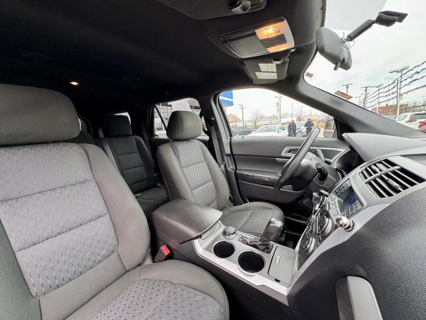 2014 BLACK Ford Explorer XLT 4WD (1FM5K8D82EG) with an 3.5L V6 DOHC 24V engine, 6-Speed Automatic transmission, located at 7600 S Western Ave., Chicago, IL, 60620, (773) 918-3980, 0.000000, 0.000000 - Photo#9