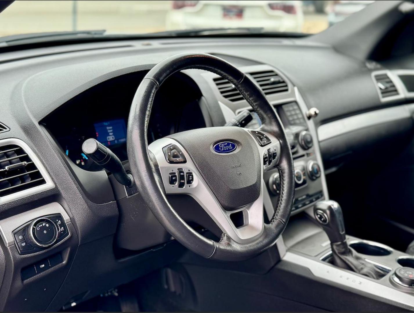 2014 BLACK Ford Explorer XLT 4WD (1FM5K8D82EG) with an 3.5L V6 DOHC 24V engine, 6-Speed Automatic transmission, located at 7600 S Western Ave., Chicago, IL, 60620, (773) 918-3980, 0.000000, 0.000000 - Photo#6