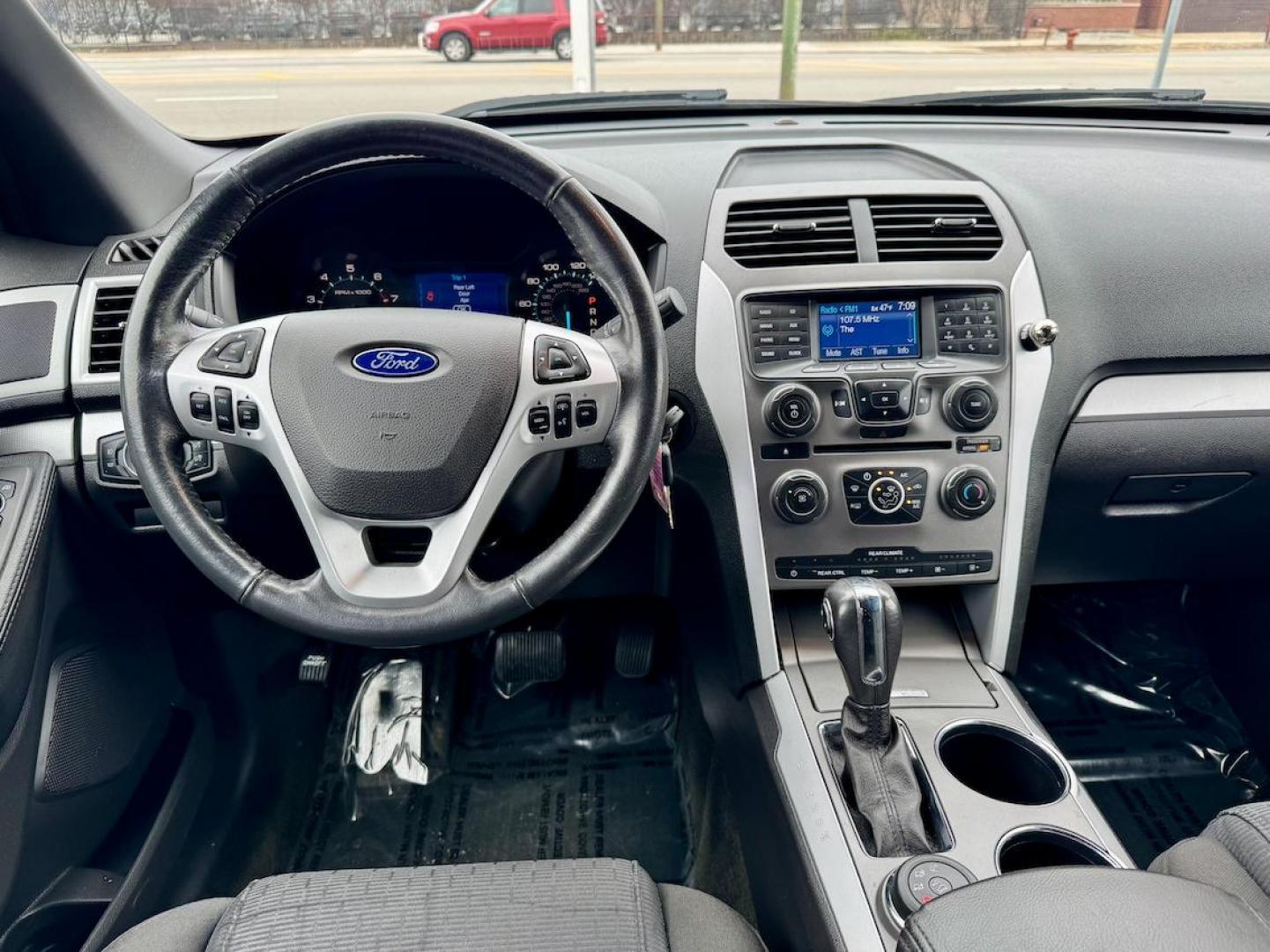2014 BLACK Ford Explorer XLT 4WD (1FM5K8D82EG) with an 3.5L V6 DOHC 24V engine, 6-Speed Automatic transmission, located at 7600 S Western Ave., Chicago, IL, 60620, (773) 918-3980, 0.000000, 0.000000 - Photo#5