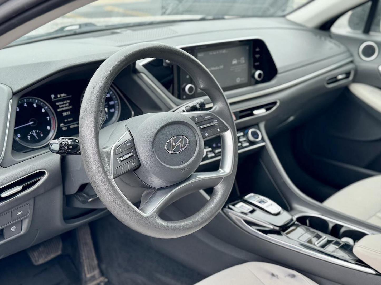 2021 SILVER Hyundai Sonata SEL (KMHL64JA9MA) with an 2.5L L4 DOHC 16V engine, 8A transmission, located at 7600 S Western Ave., Chicago, IL, 60620, (773) 918-3980, 0.000000, 0.000000 - Photo#4