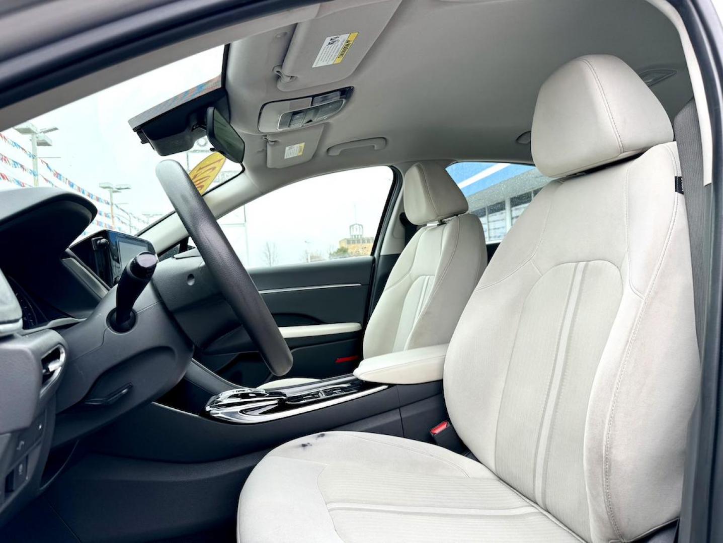 2021 SILVER Hyundai Sonata SEL (KMHL64JA9MA) with an 2.5L L4 DOHC 16V engine, 8A transmission, located at 7600 S Western Ave., Chicago, IL, 60620, (773) 918-3980, 0.000000, 0.000000 - Photo#6
