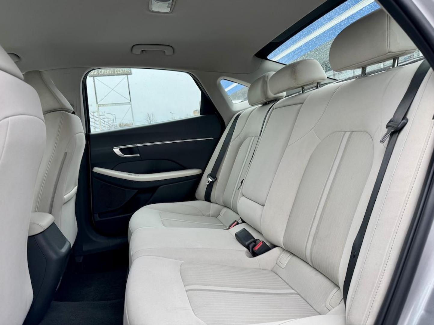 2021 SILVER Hyundai Sonata SEL (KMHL64JA9MA) with an 2.5L L4 DOHC 16V engine, 8A transmission, located at 7600 S Western Ave., Chicago, IL, 60620, (773) 918-3980, 0.000000, 0.000000 - Photo#9