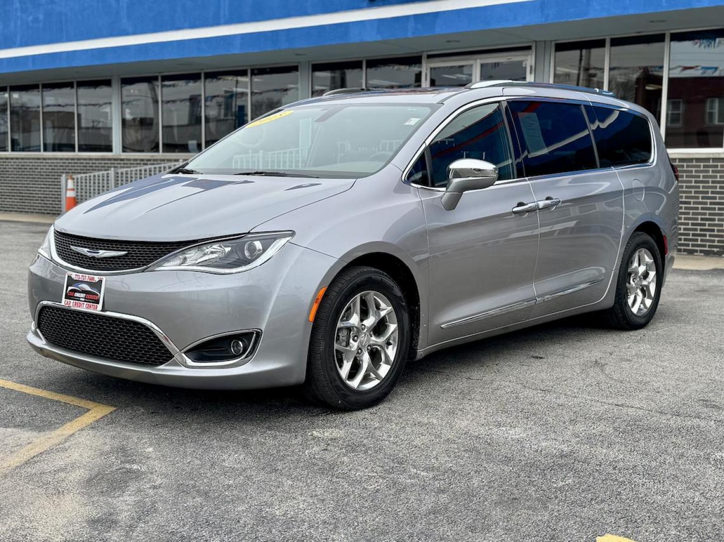 2018 SILVER Chrysler Pacifica Limited (2C4RC1GG9JR) with an 3.6L V6 DOHC 24V engine, 9A transmission, located at 7600 S Western Ave., Chicago, IL, 60620, (773) 918-3980, 0.000000, 0.000000 - Photo#2