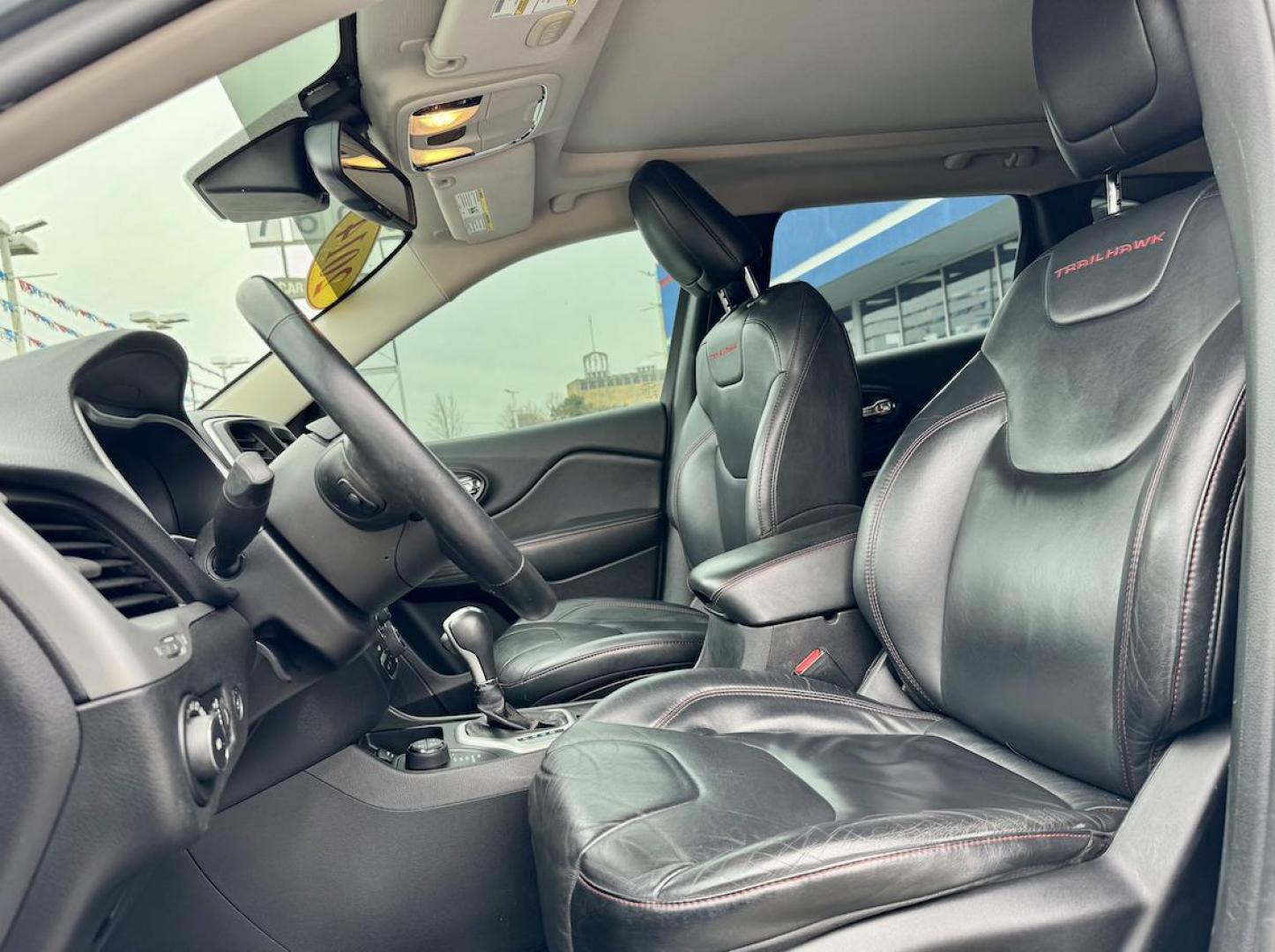 2014 GRAY Jeep Cherokee Trailhawk 4WD (1C4PJMBS7EW) with an 3.2L V6 DOHC 24V engine, 9-Speed Automatic transmission, located at 7600 S Western Ave., Chicago, IL, 60620, (773) 918-3980, 0.000000, 0.000000 - Photo#7