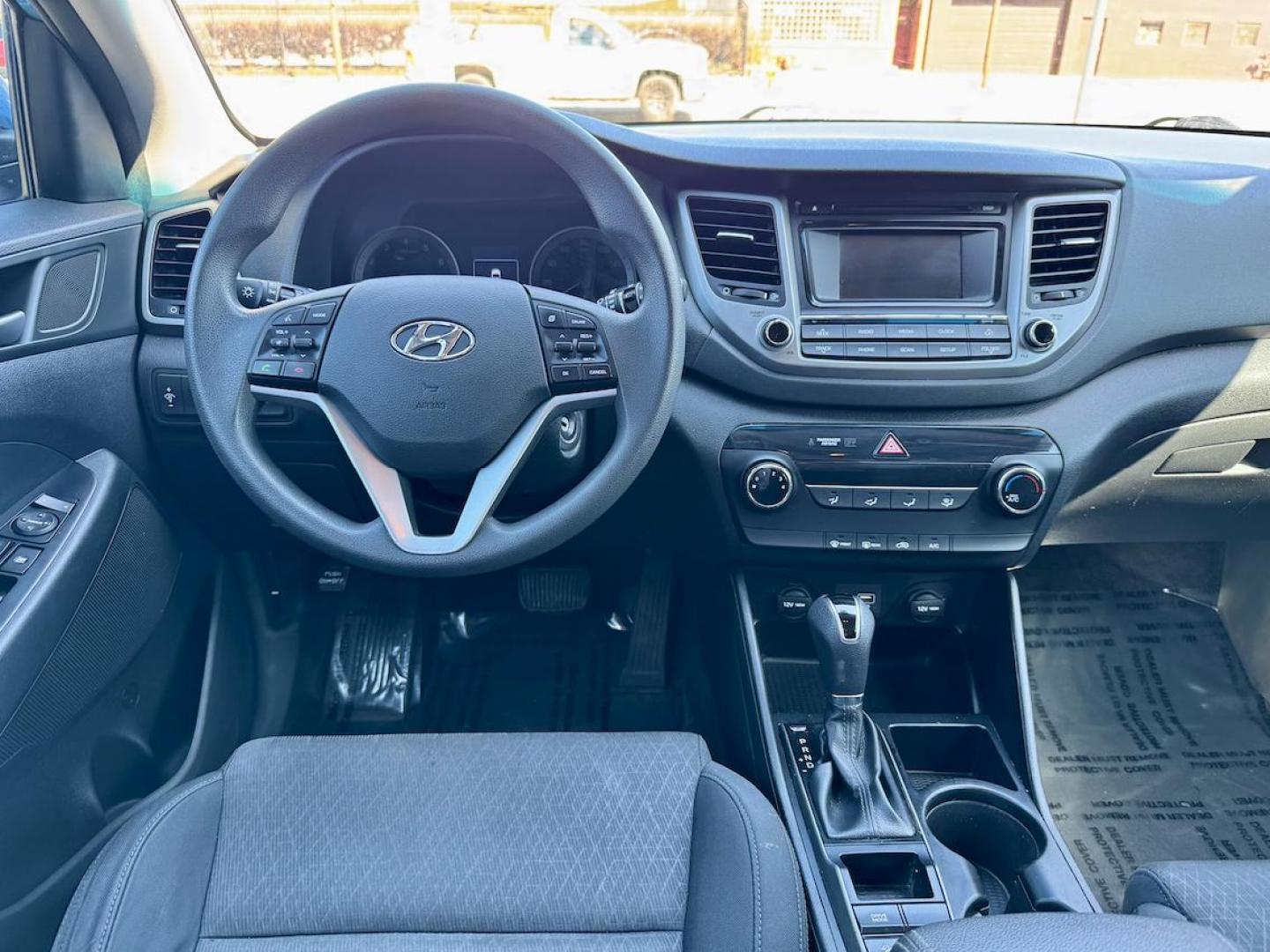 2017 BLUE Hyundai Tucson SE w/Preferred Package (KM8J33A45HU) with an 2.0L L4 DOHC 16V engine, 6A transmission, located at 7600 S Western Ave., Chicago, IL, 60620, (773) 918-3980, 0.000000, 0.000000 - Photo#6