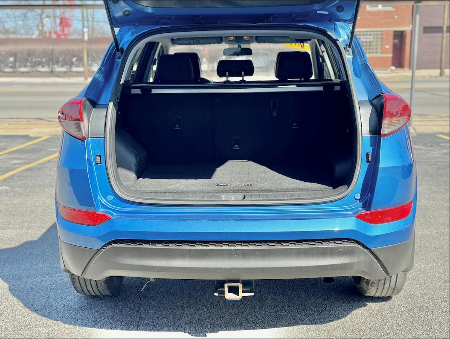 2017 BLUE Hyundai Tucson SE w/Preferred Package (KM8J33A45HU) with an 2.0L L4 DOHC 16V engine, 6A transmission, located at 7600 S Western Ave., Chicago, IL, 60620, (773) 918-3980, 0.000000, 0.000000 - Photo#4