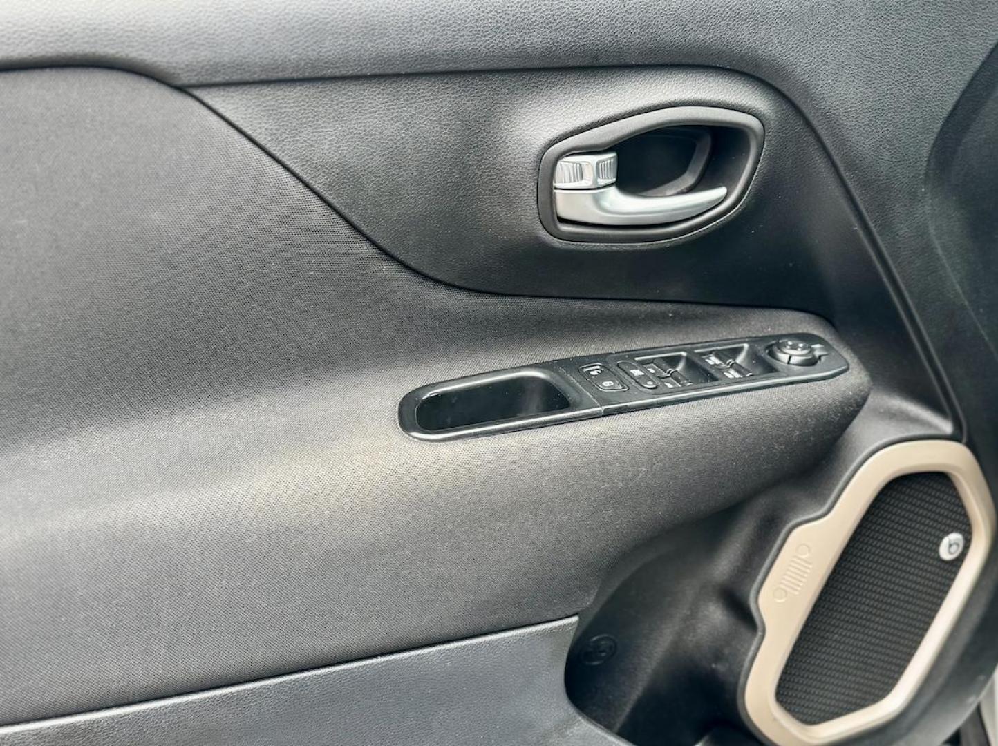 2017 SILVER Jeep Renegade Latitude FWD (ZACCJABB0HP) with an 2.4L L4 DOHC 16V engine, 6M transmission, located at 7600 S Western Ave., Chicago, IL, 60620, (773) 918-3980, 0.000000, 0.000000 - Photo#11