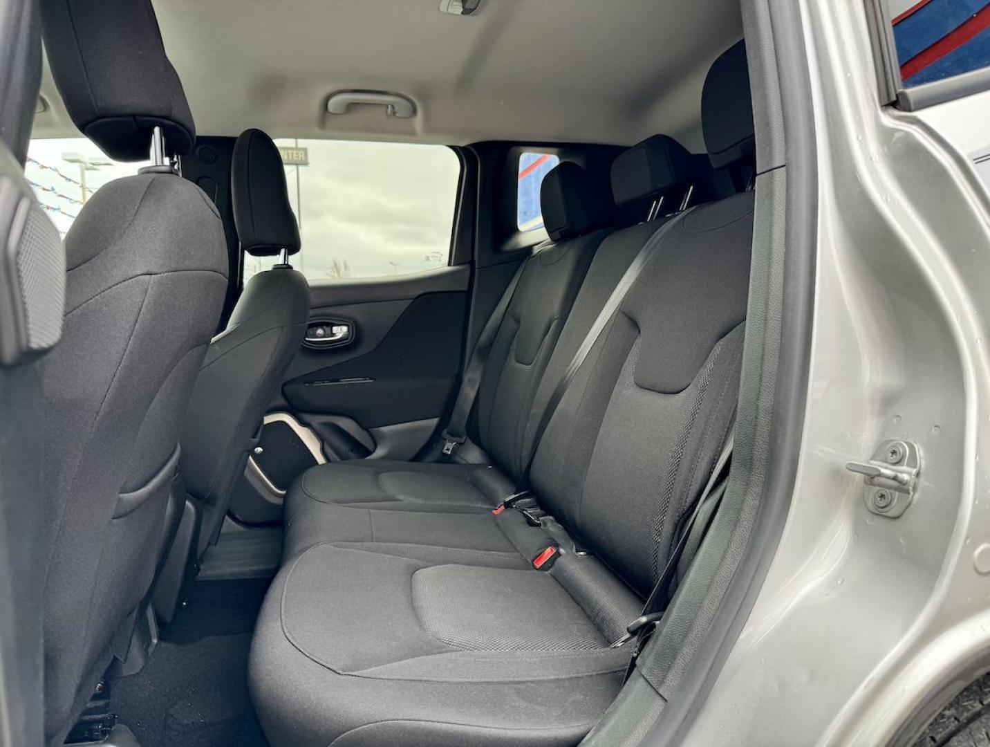 2017 SILVER Jeep Renegade Latitude FWD (ZACCJABB0HP) with an 2.4L L4 DOHC 16V engine, 6M transmission, located at 7600 S Western Ave., Chicago, IL, 60620, (773) 918-3980, 0.000000, 0.000000 - Photo#10