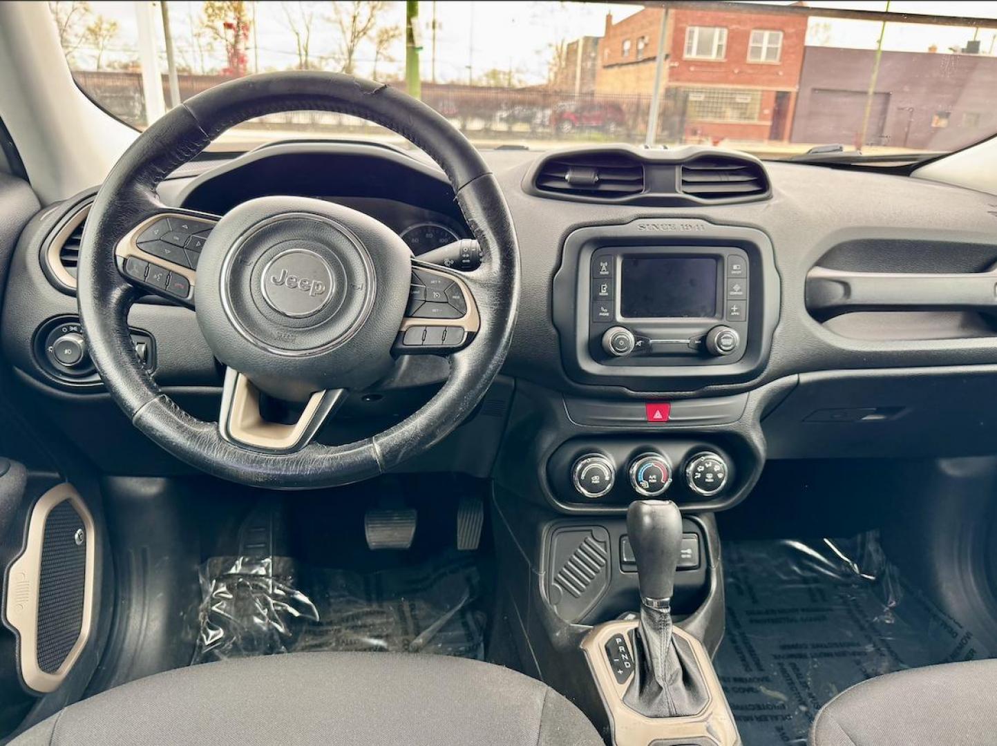 2017 SILVER Jeep Renegade Latitude FWD (ZACCJABB0HP) with an 2.4L L4 DOHC 16V engine, 6M transmission, located at 7600 S Western Ave., Chicago, IL, 60620, (773) 918-3980, 0.000000, 0.000000 - Photo#6