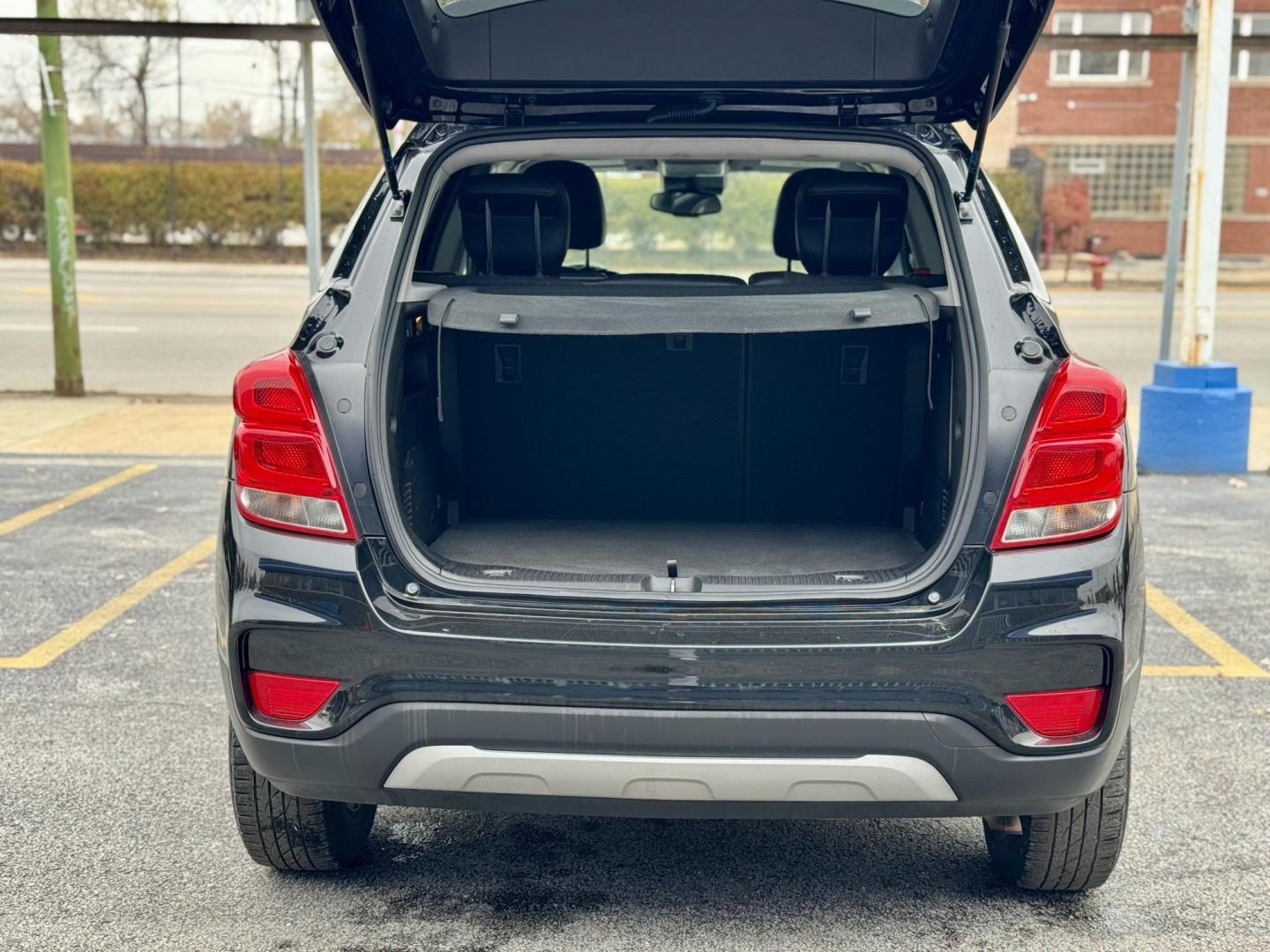 2017 BLACK Chevrolet Trax LT FWD (3GNCJLSB4HL) with an 1.4L L4 DOHC 16V engine, 6A transmission, located at 7600 S Western Ave., Chicago, IL, 60620, (773) 918-3980, 0.000000, 0.000000 - Photo#4