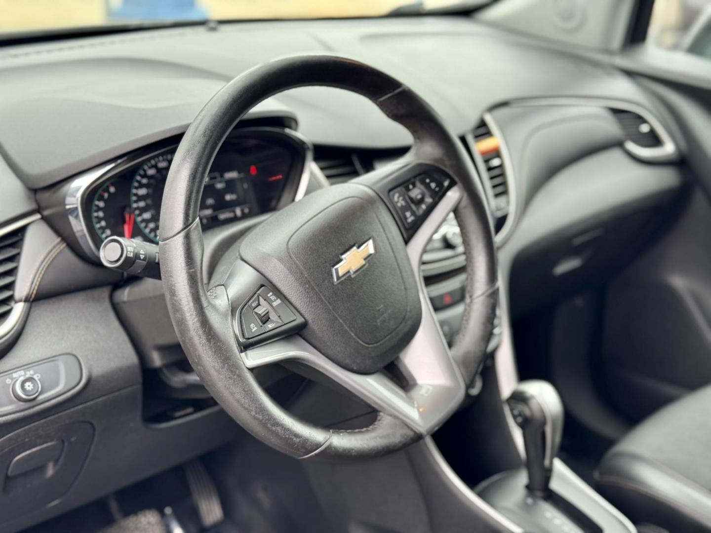 2017 BLACK Chevrolet Trax LT FWD (3GNCJLSB4HL) with an 1.4L L4 DOHC 16V engine, 6A transmission, located at 7600 S Western Ave., Chicago, IL, 60620, (773) 918-3980, 0.000000, 0.000000 - Photo#5