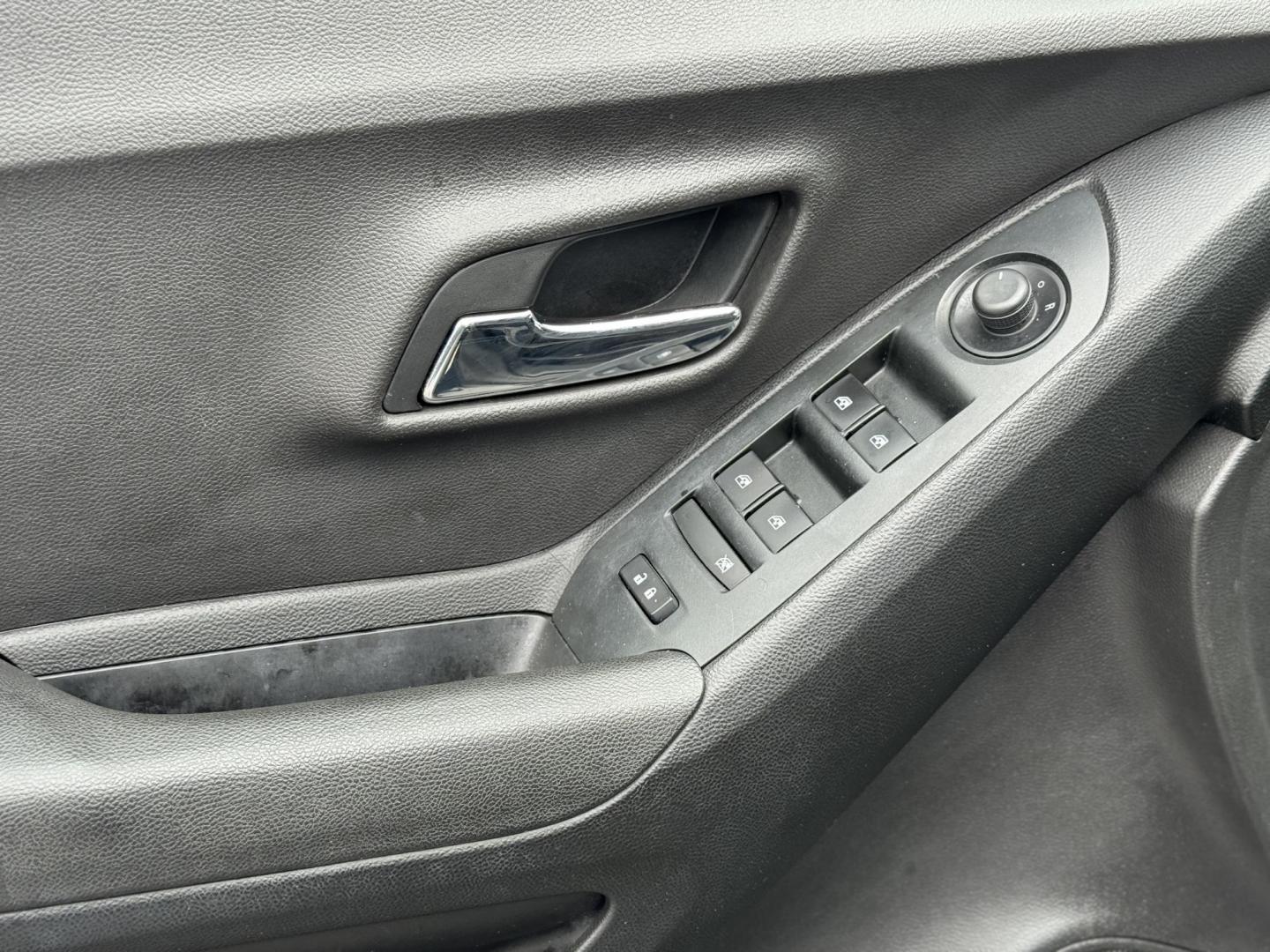 2017 BLACK Chevrolet Trax LT FWD (3GNCJLSB4HL) with an 1.4L L4 DOHC 16V engine, 6A transmission, located at 7600 S Western Ave., Chicago, IL, 60620, (773) 918-3980, 0.000000, 0.000000 - Photo#13