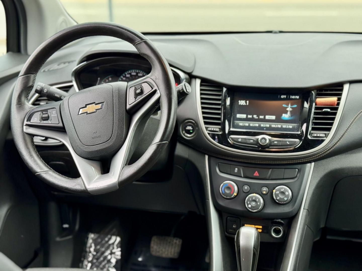 2017 BLACK Chevrolet Trax LT FWD (3GNCJLSB4HL) with an 1.4L L4 DOHC 16V engine, 6A transmission, located at 7600 S Western Ave., Chicago, IL, 60620, (773) 918-3980, 0.000000, 0.000000 - Photo#6