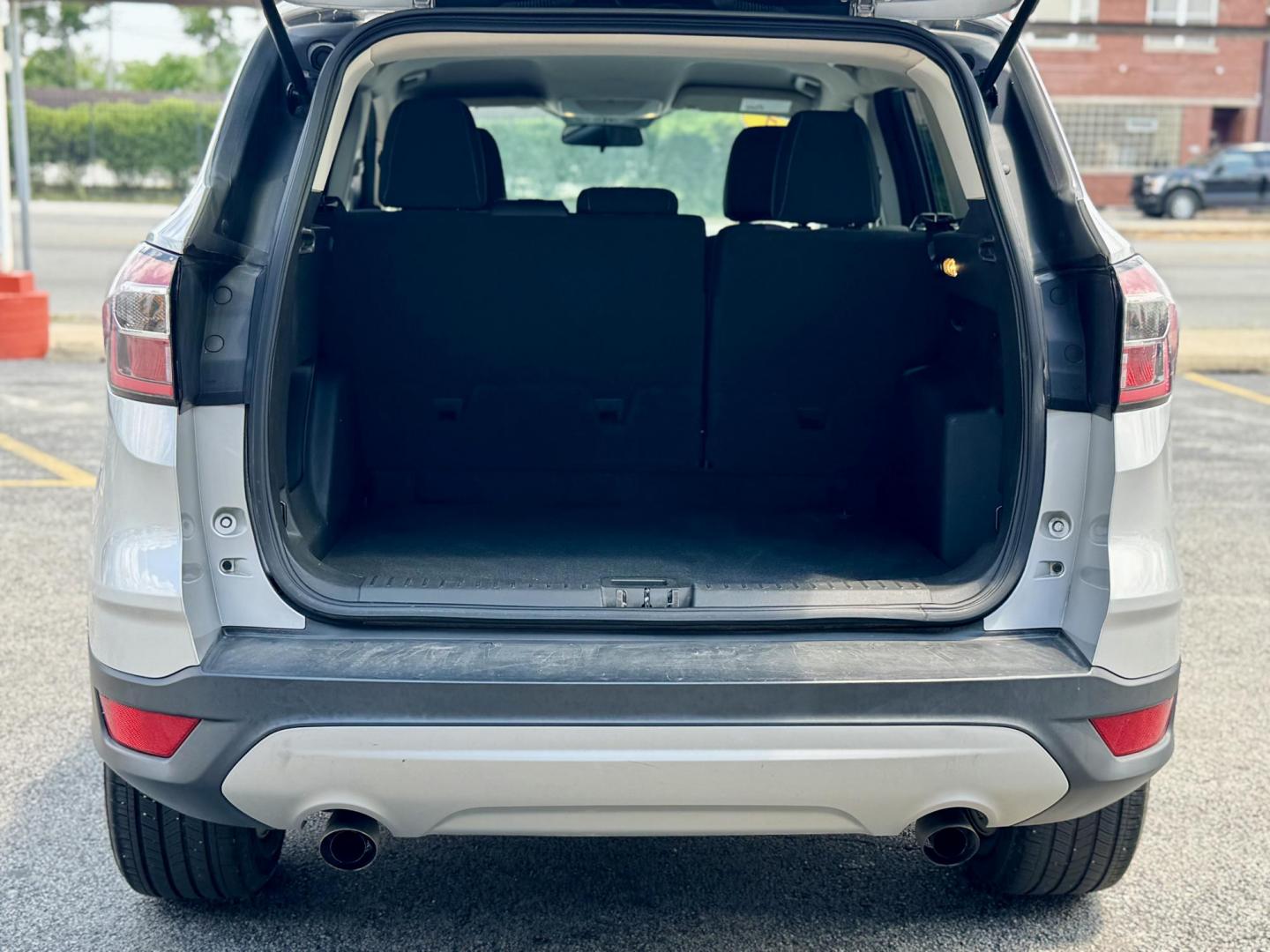 2017 GRAY Ford Escape SE FWD (1FMCU0GD2HU) with an 1.5L L4 DOHC 16V engine, 6A transmission, located at 7600 S Western Ave., Chicago, IL, 60620, (773) 918-3980, 0.000000, 0.000000 - Photo#4